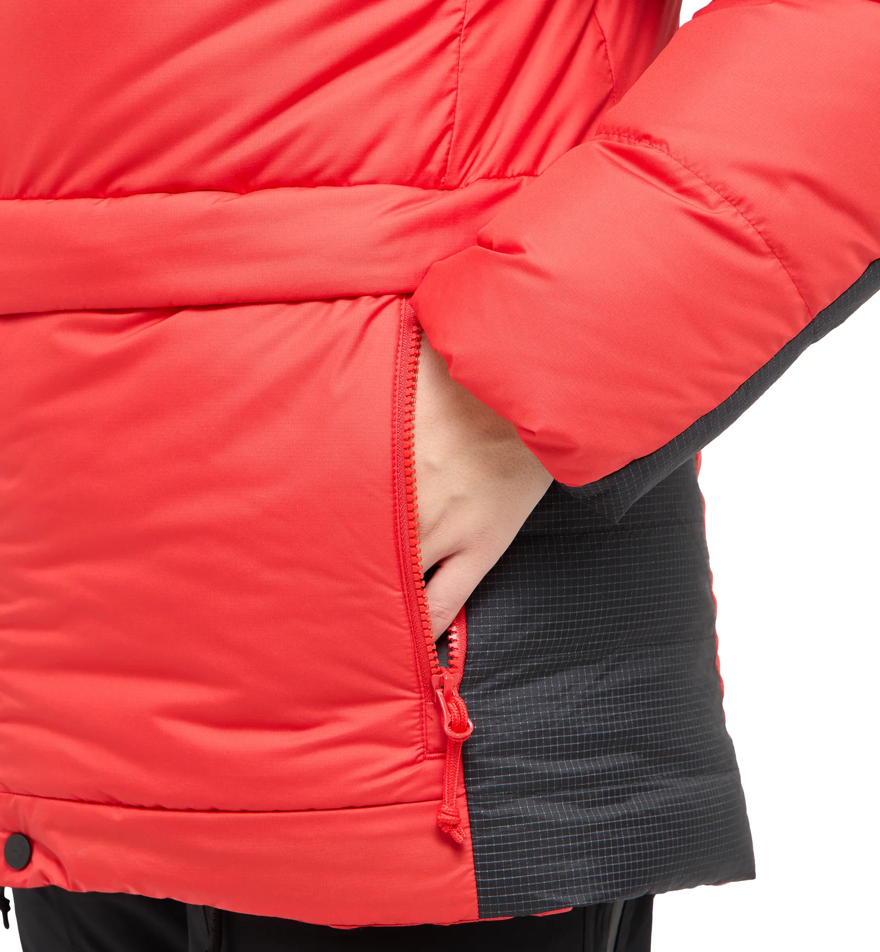 Riksgränsen Down 850 Hood Women Bright Red/True Black