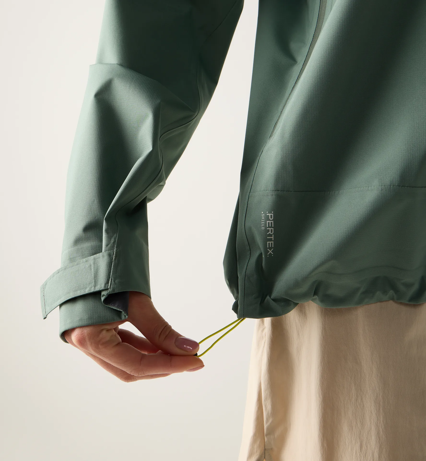 L.I.M Airak 2,5L Jacket Women Chlorophyll Green