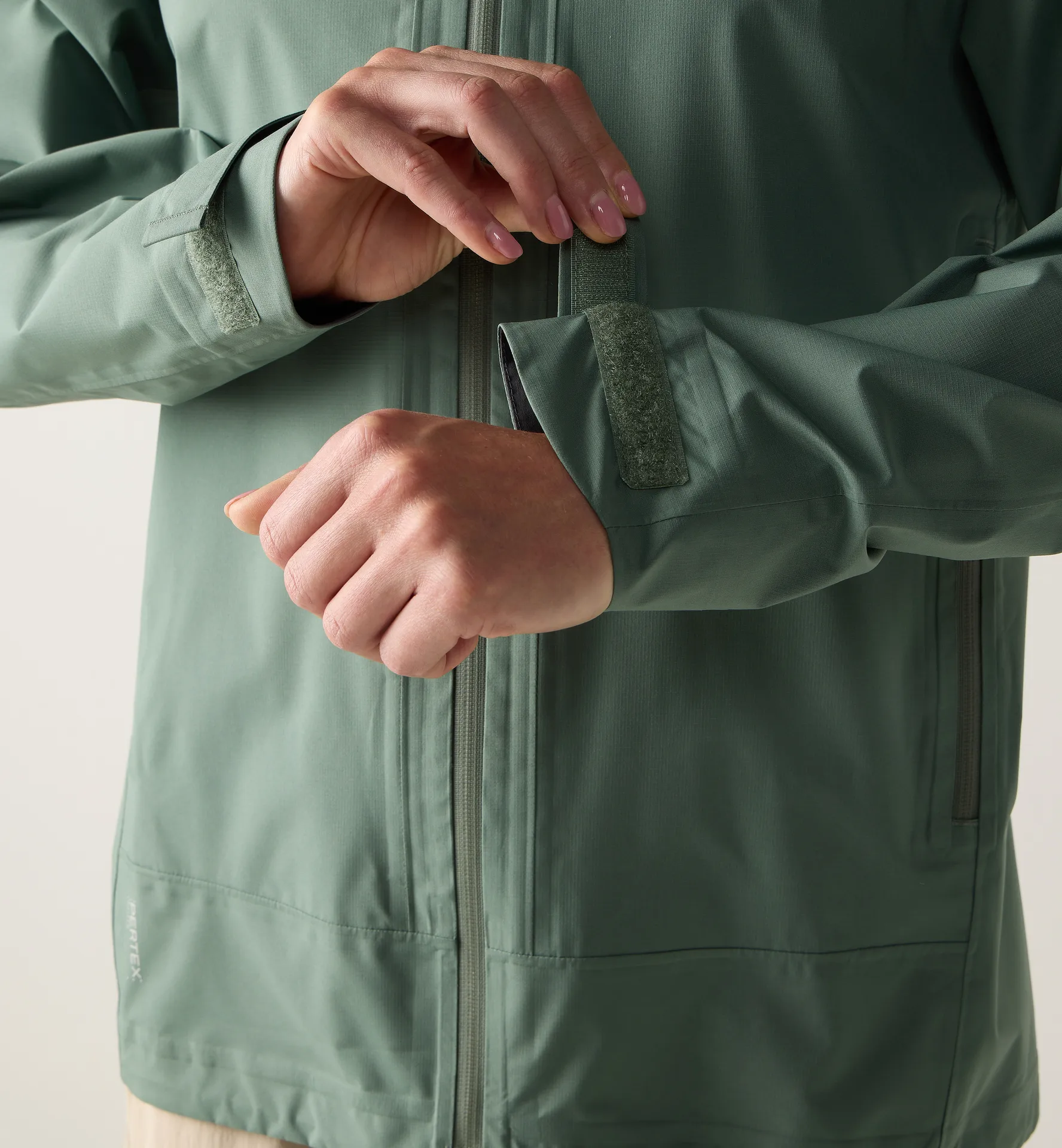 L.I.M Airak 2,5L Jacket Women Chlorophyll Green