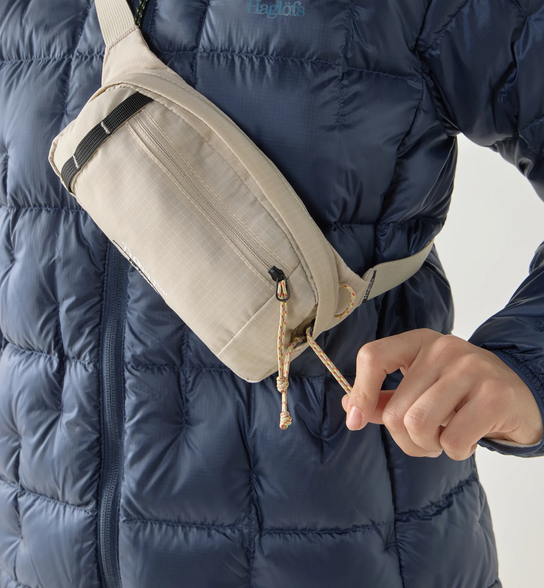 Tight hip pack 1 Chalk Beige/True Black