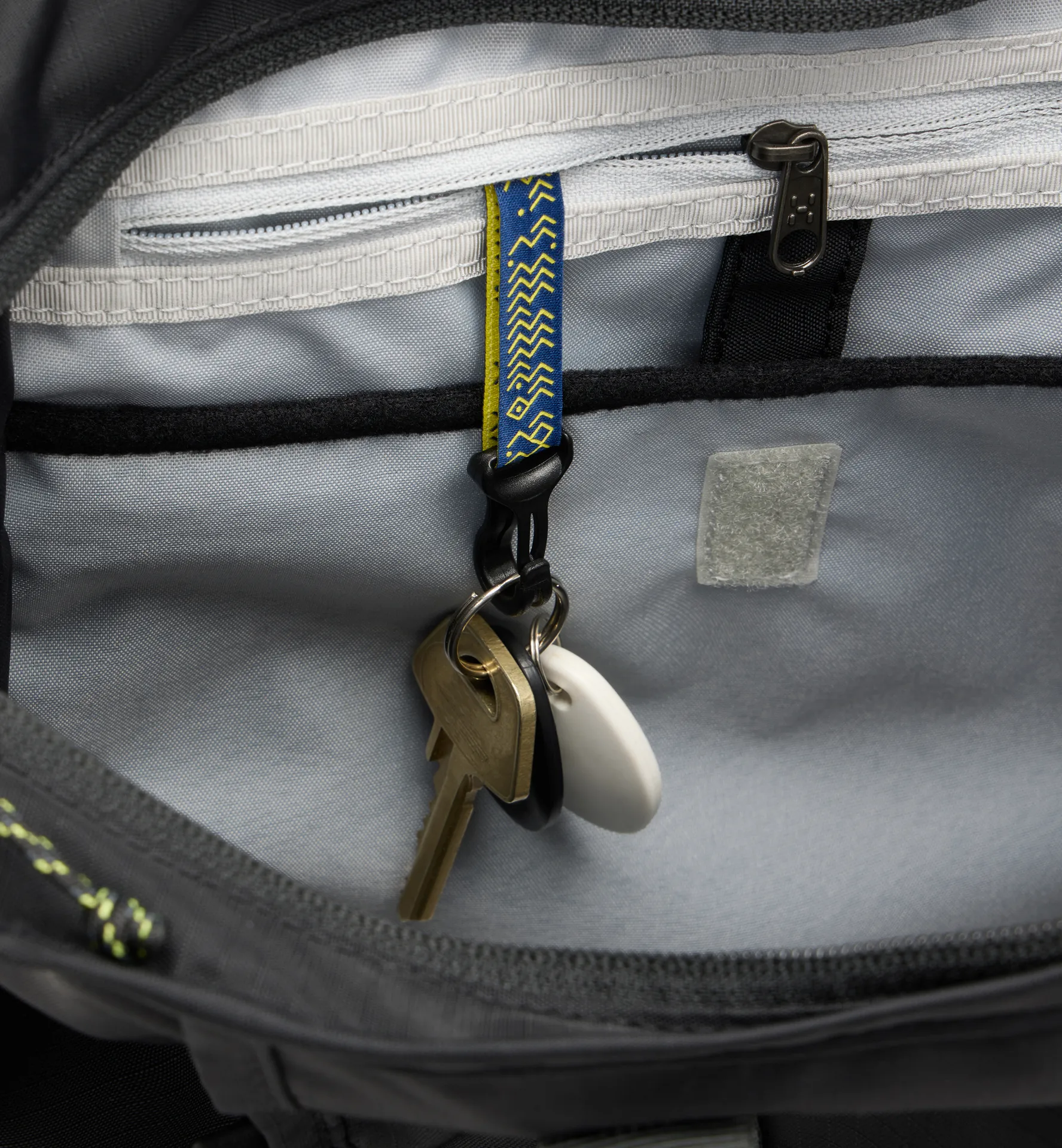 Tight Tote 25 True Black/Magnetite