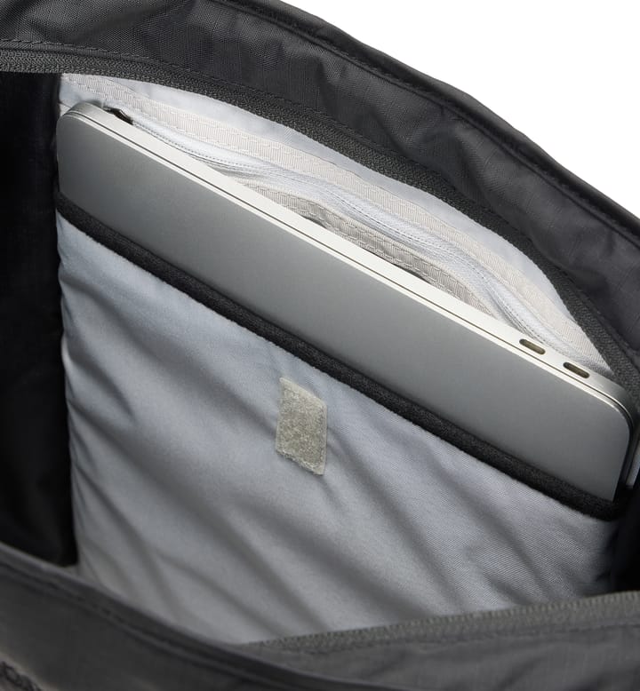 Tight Tote 25 True Black/Magnetite Tight Tote 25 True Black/Magnetite