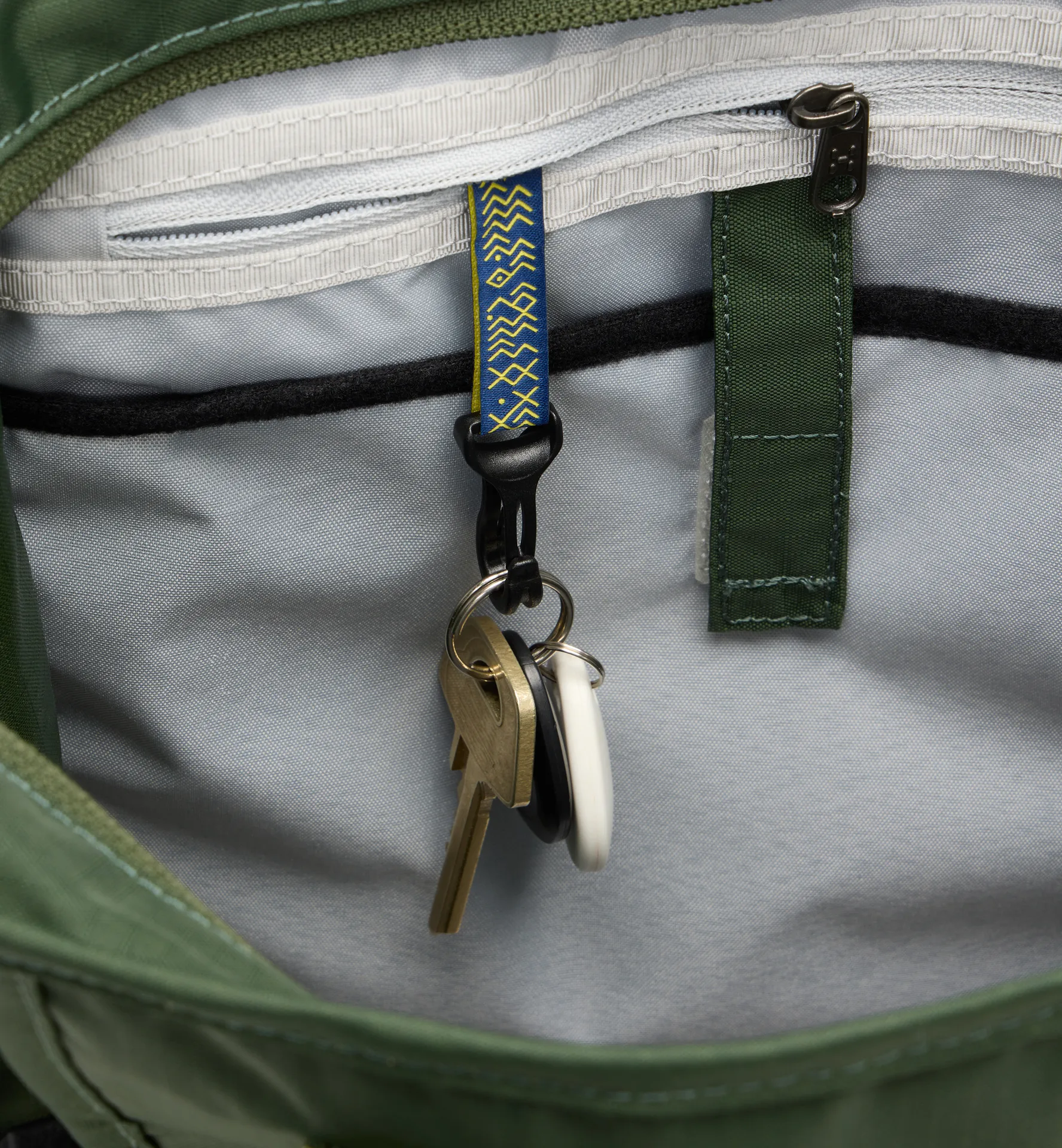 Tight Tote 25 Seaweed Green/True Black