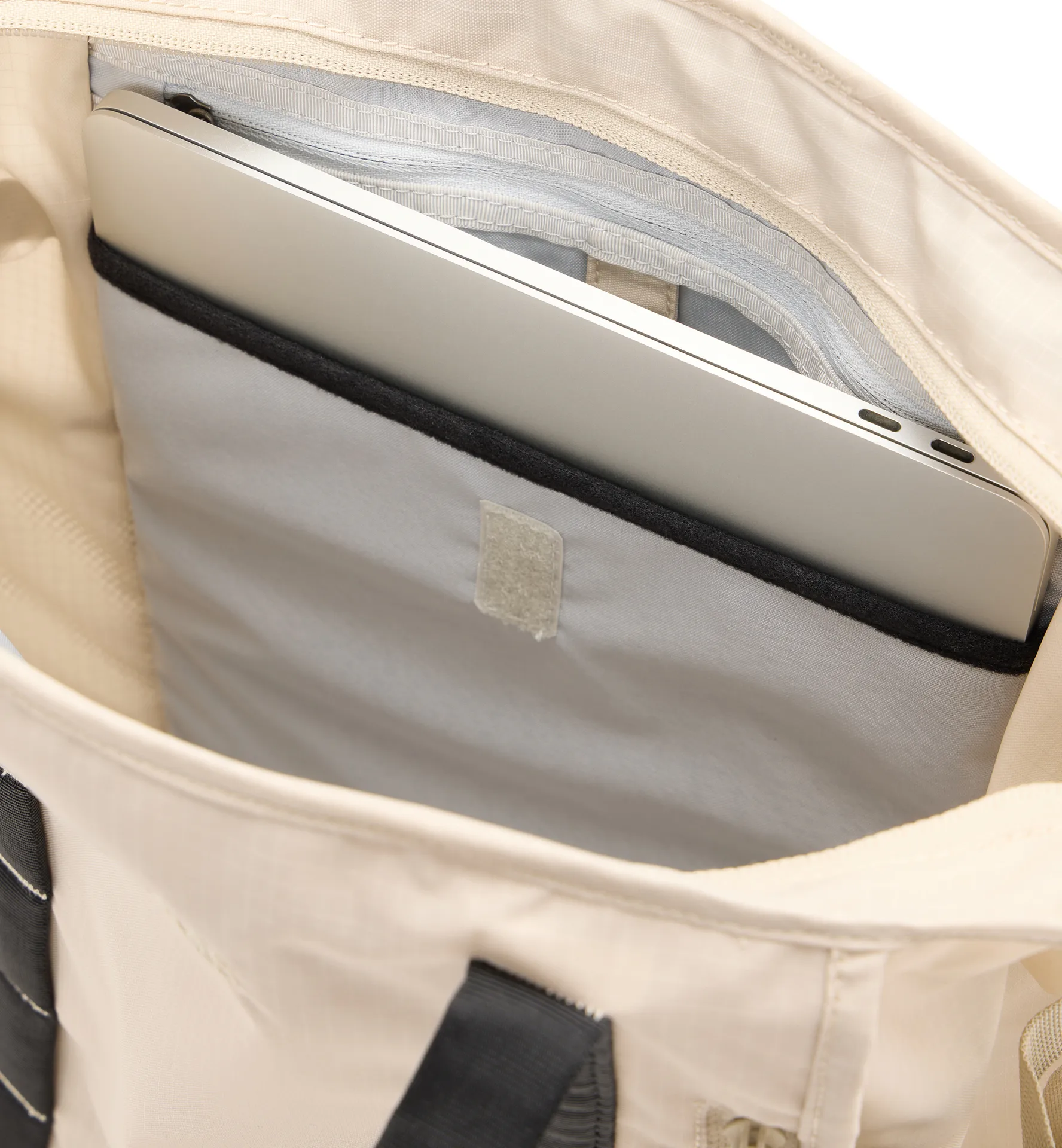 Tight Tote 25 Chalk Beige/True Black