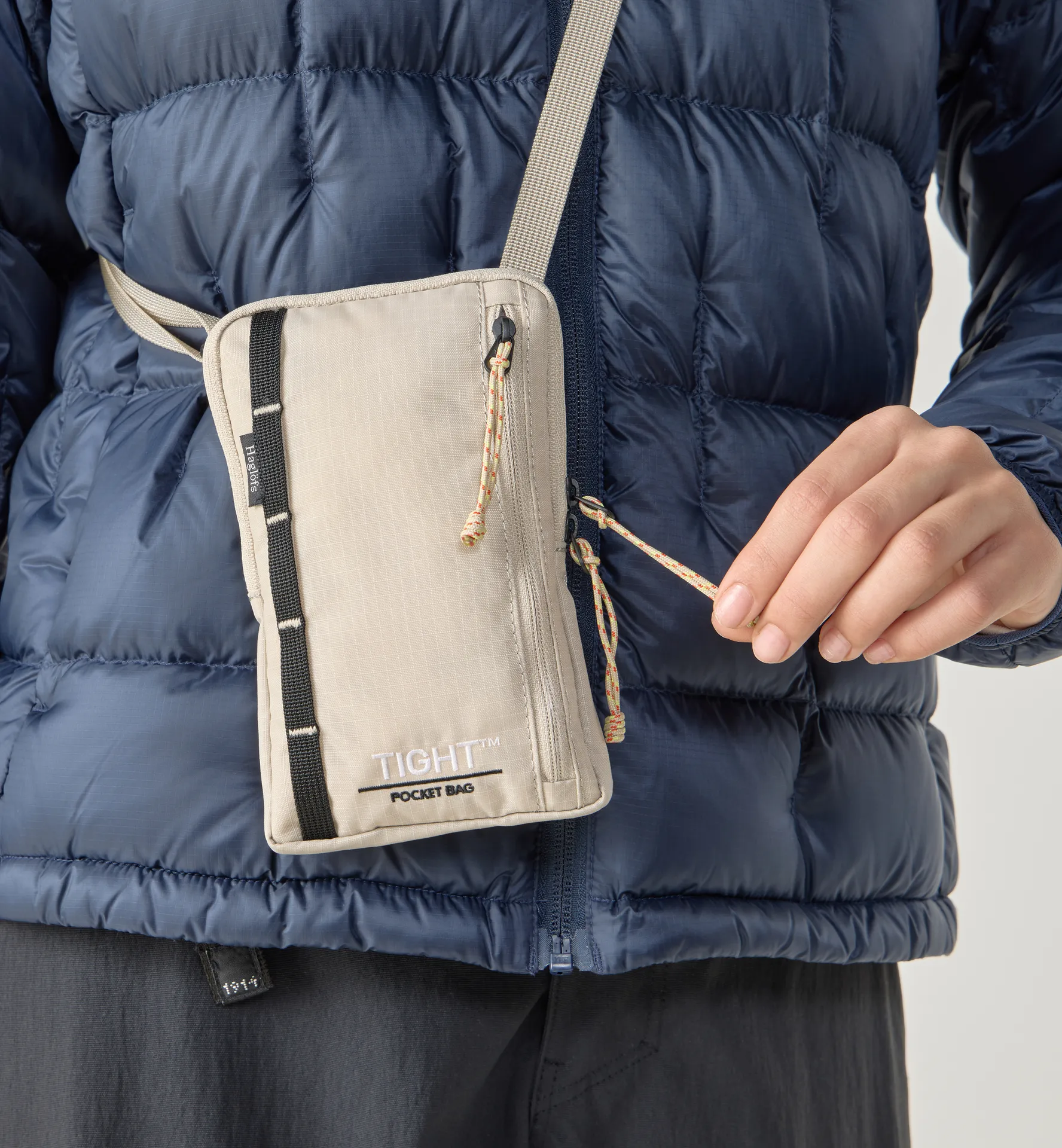 Tight Pocket bag Chalk Beige/True Black