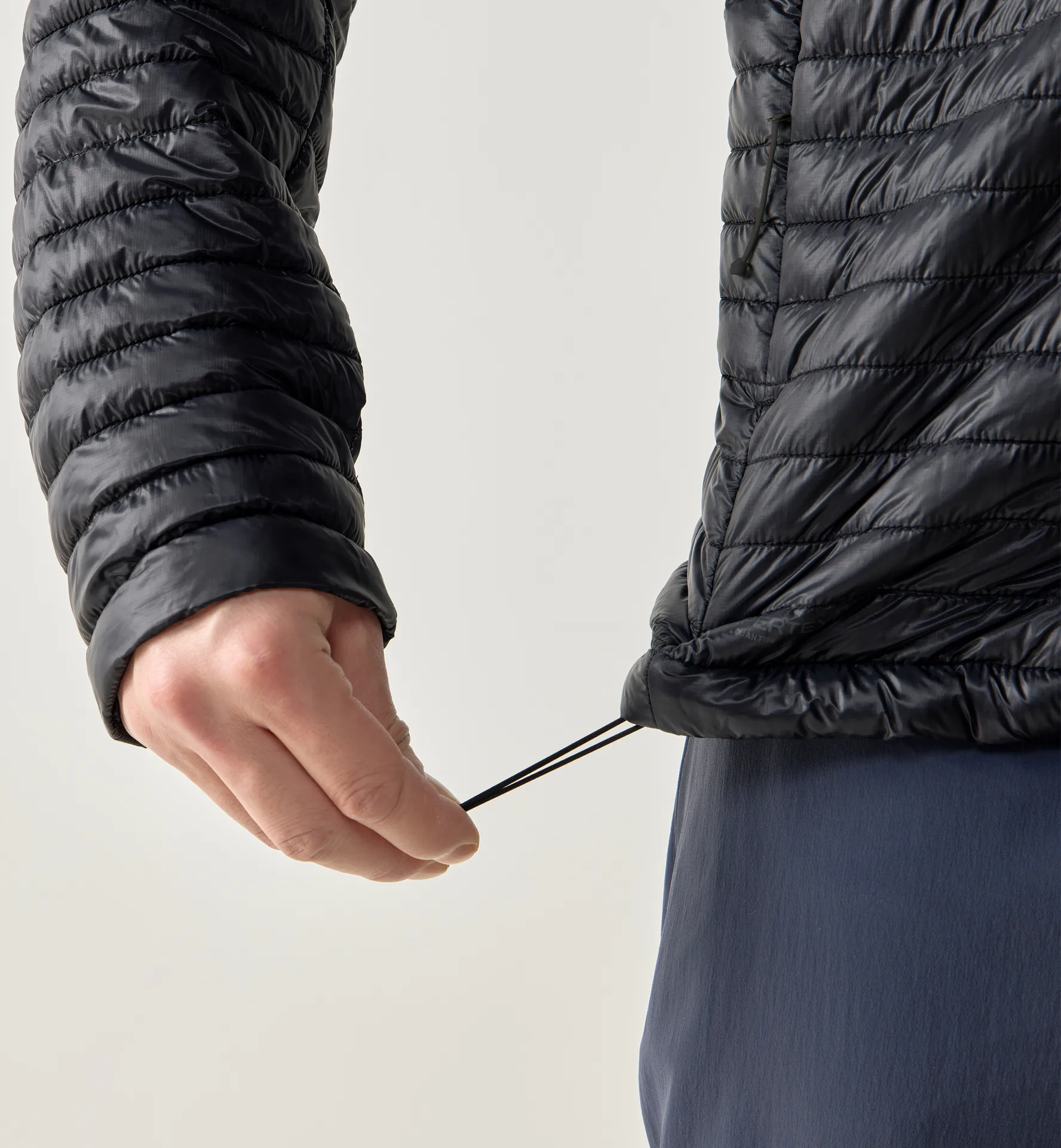 L.I.M Mimic II Hood Men True Black