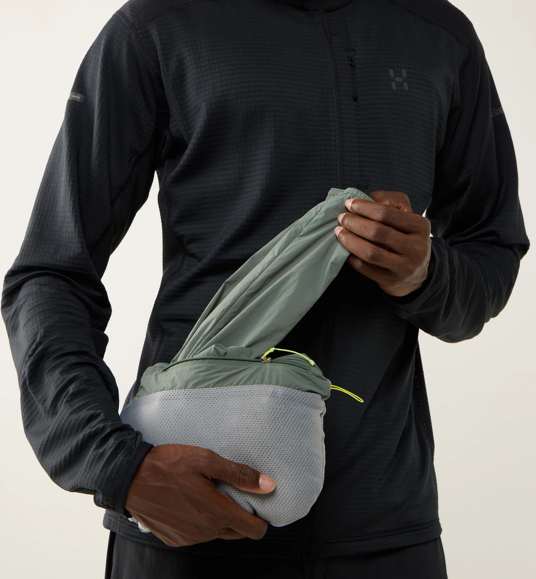 L.I.M Mimic Barrier Hood Men Chlorophyll Green