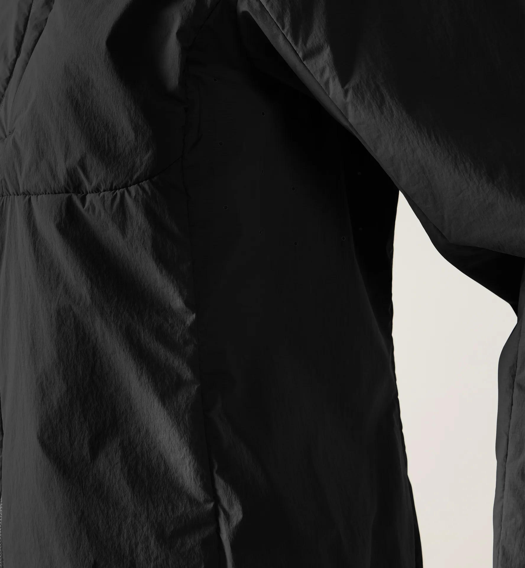 L.I.M Mimic Barrier Hood Women True Black