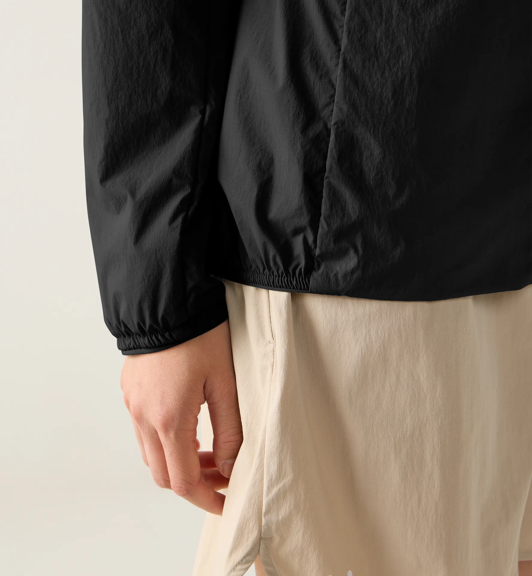 L.I.M Mimic Barrier Hood Women True Black