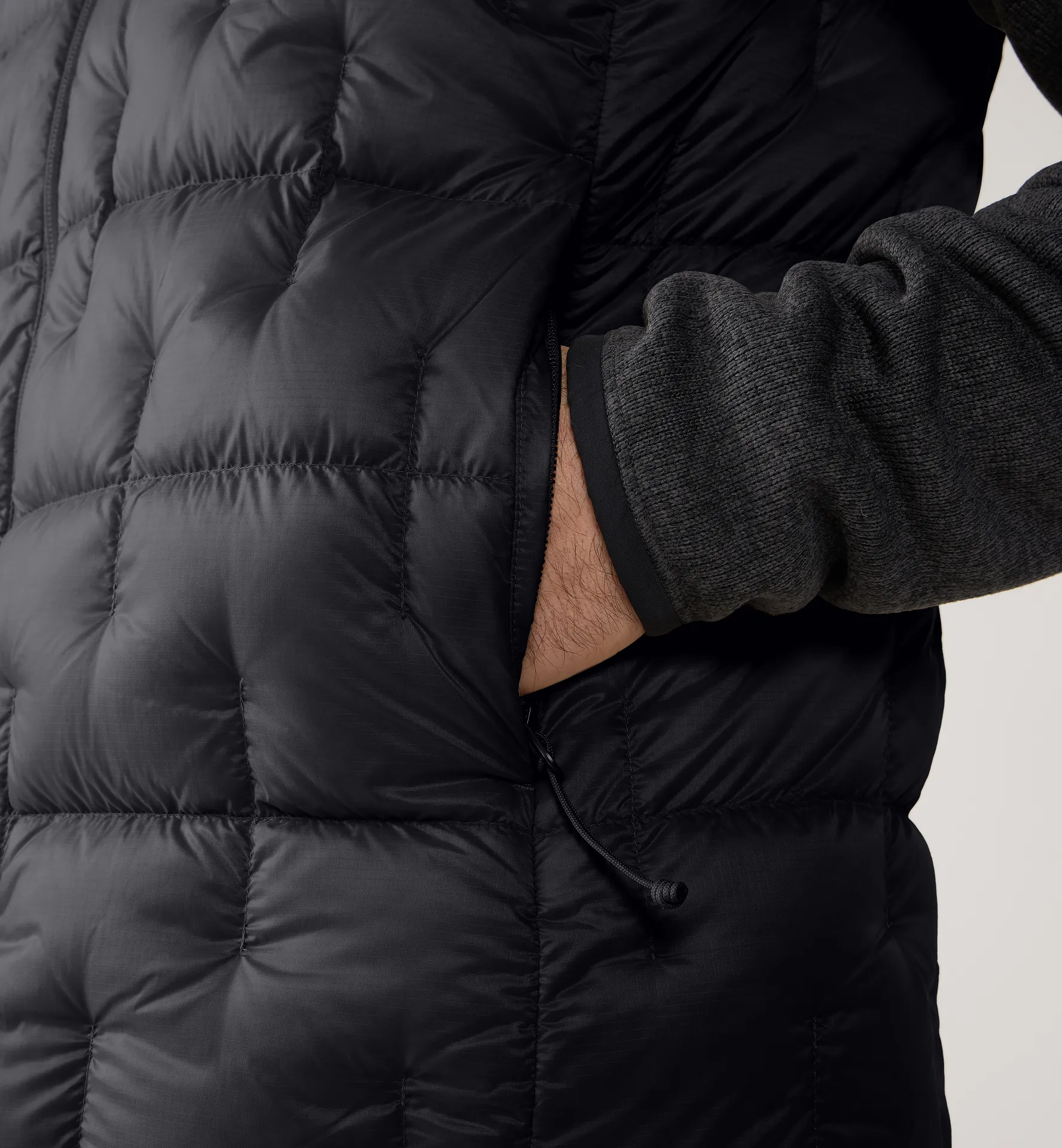 Hede Down Vest Men True Black