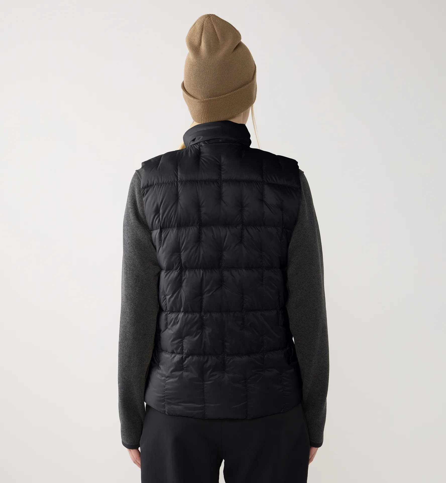 Hede Down Vest Women True Black