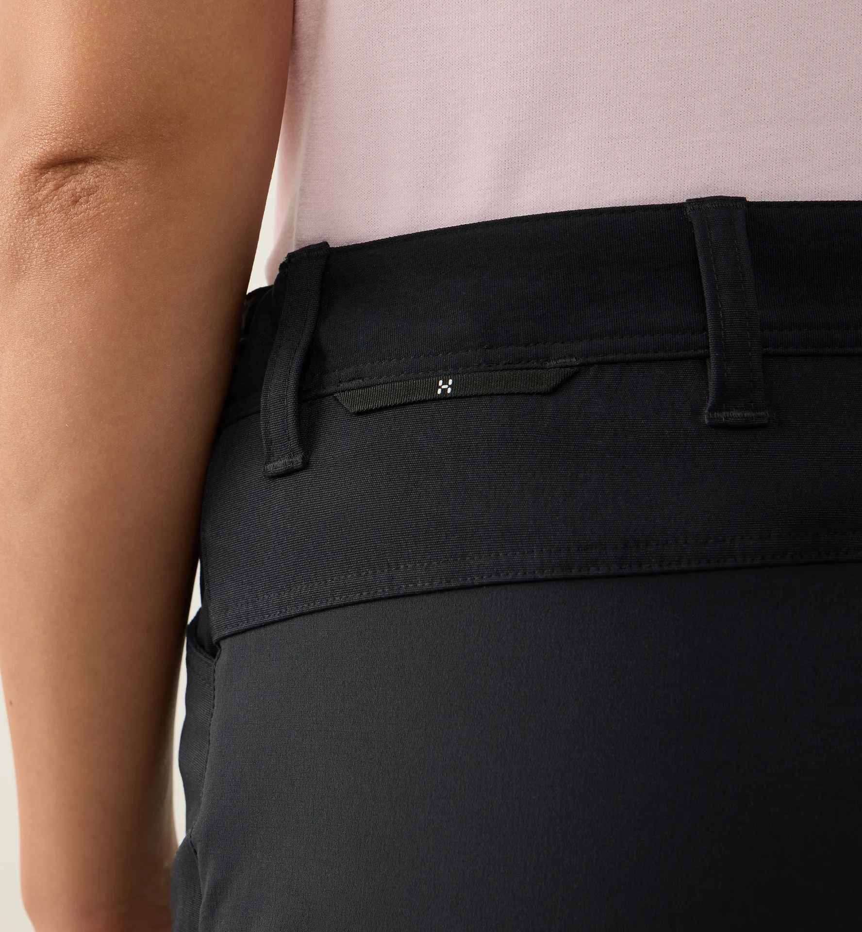 Alert Mid Shorts Women True Black