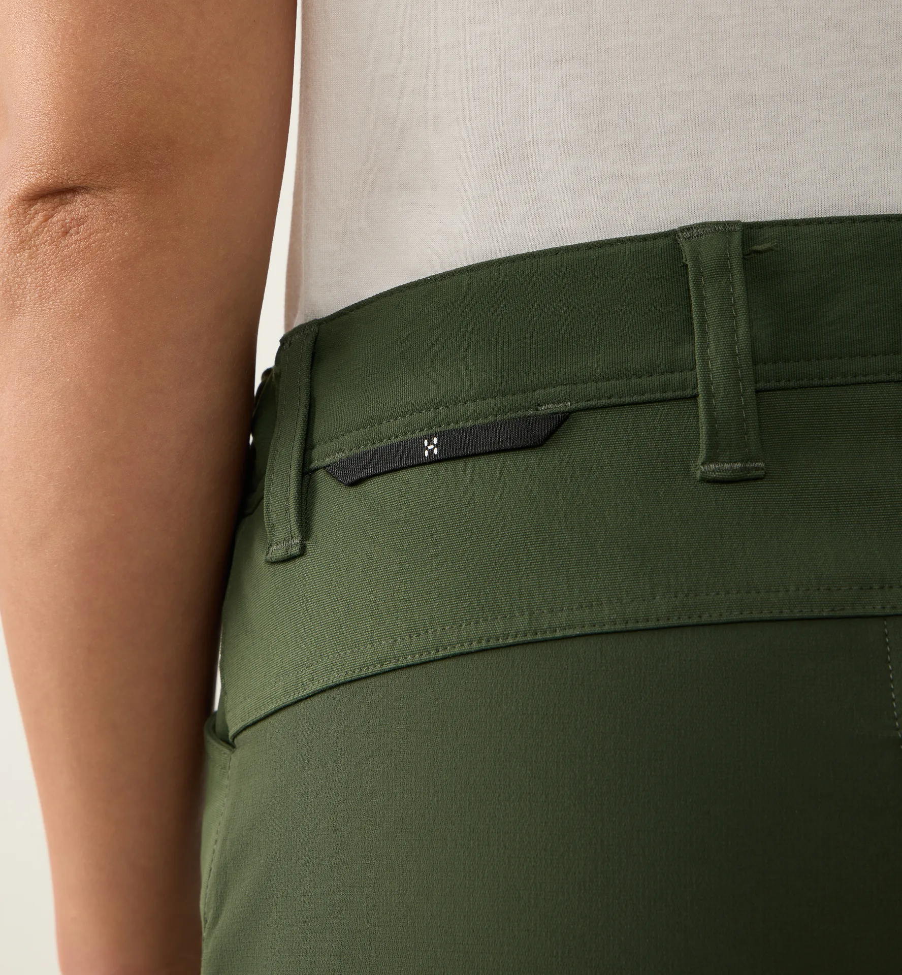 Alert Mid Shorts Women Seaweed Green