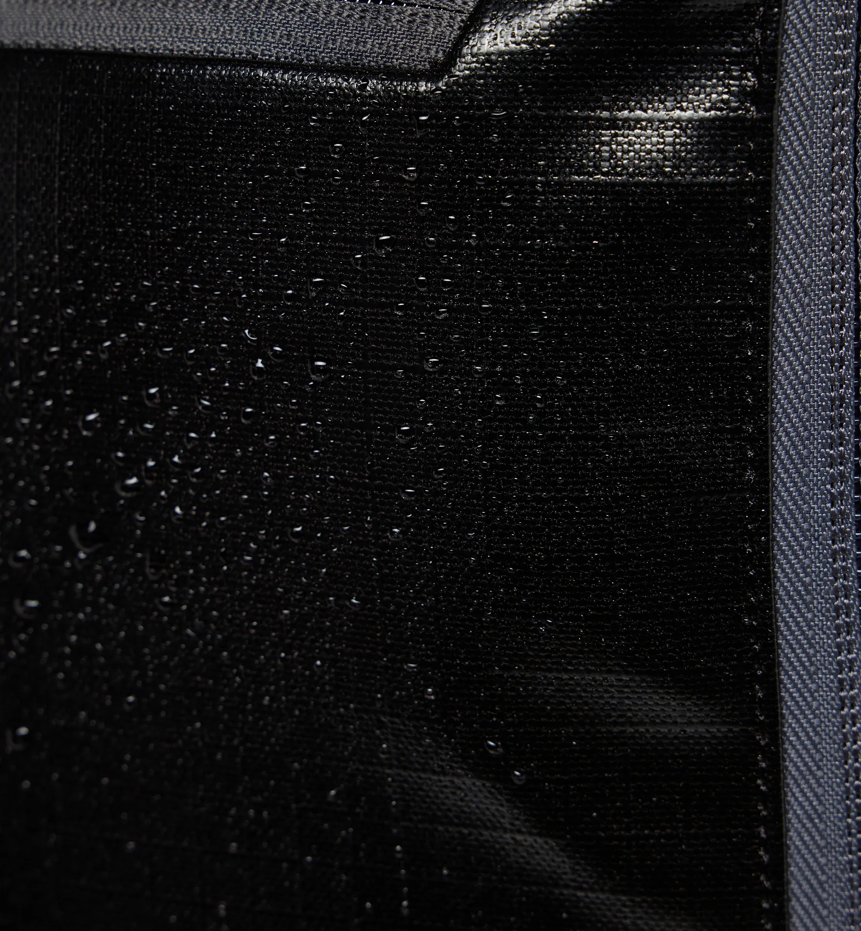 Magma 42L True Black/Magnetite