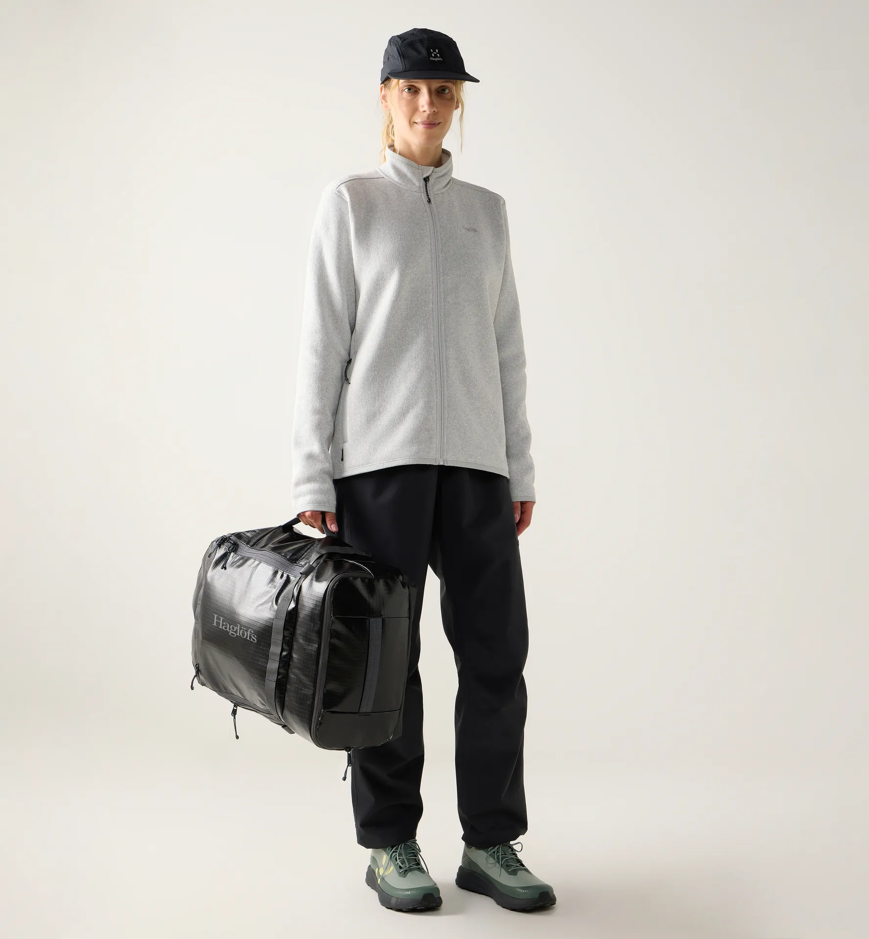 Magma 42L | True black/Magnetite | Hiking | Activities | Women