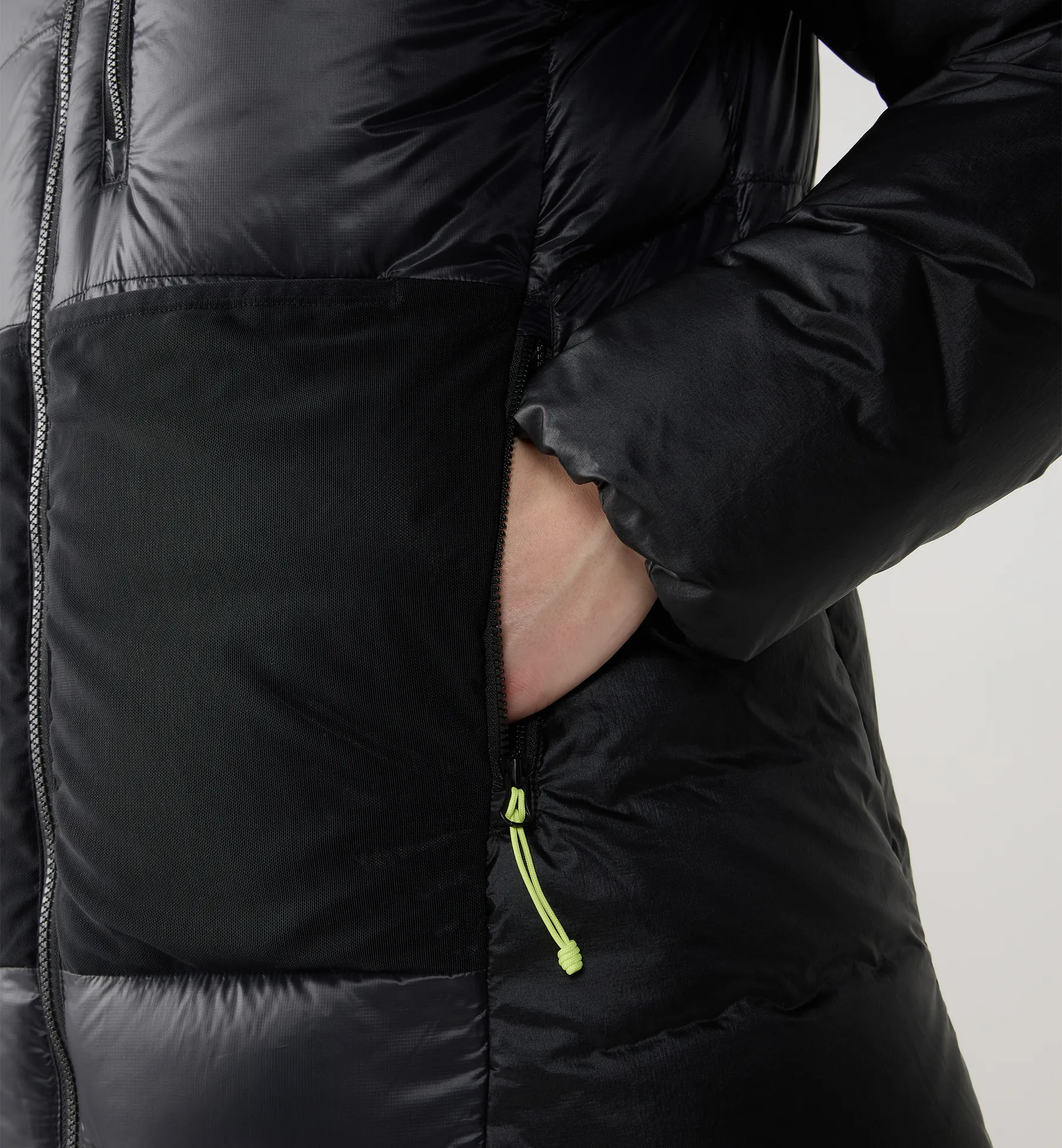 Nallo Touring Down Hood Women True Black