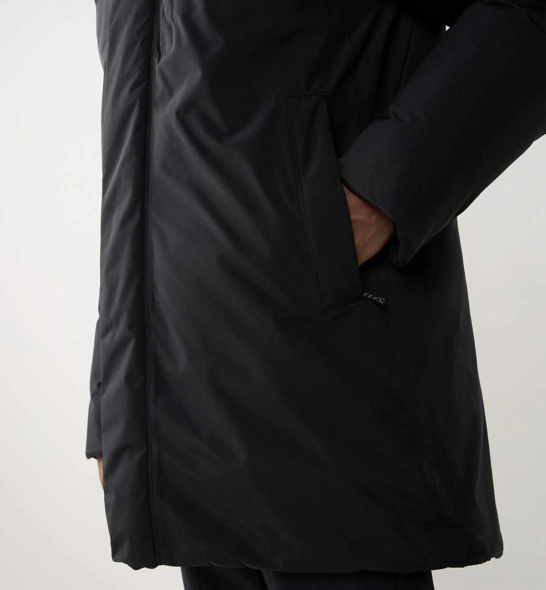 Vara Down GTX Parka Men True Black