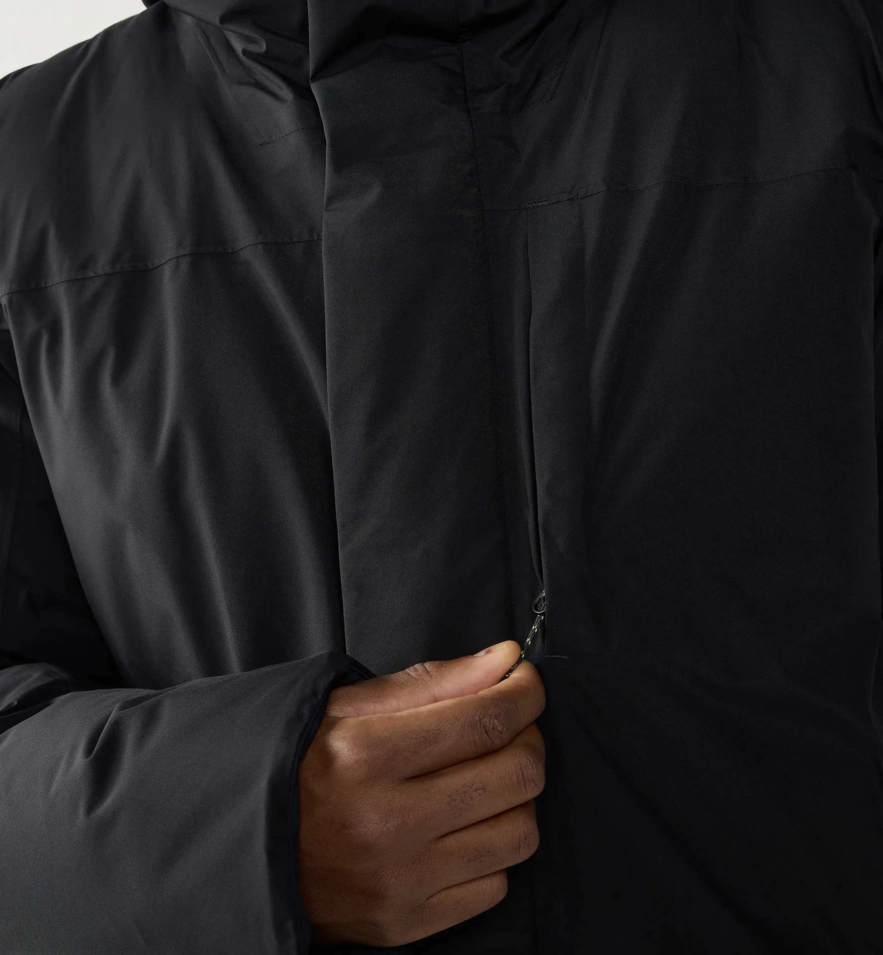 Vara Down GTX Parka Men True Black