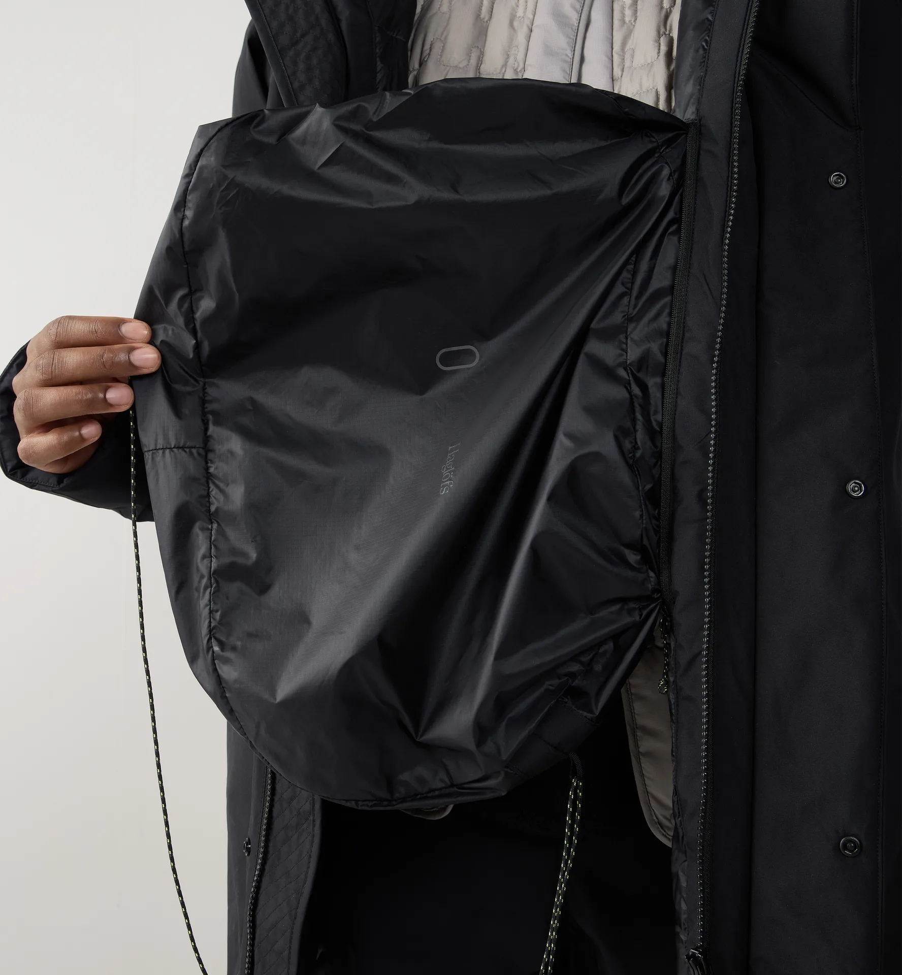 Vara Down GTX Parka Men True Black