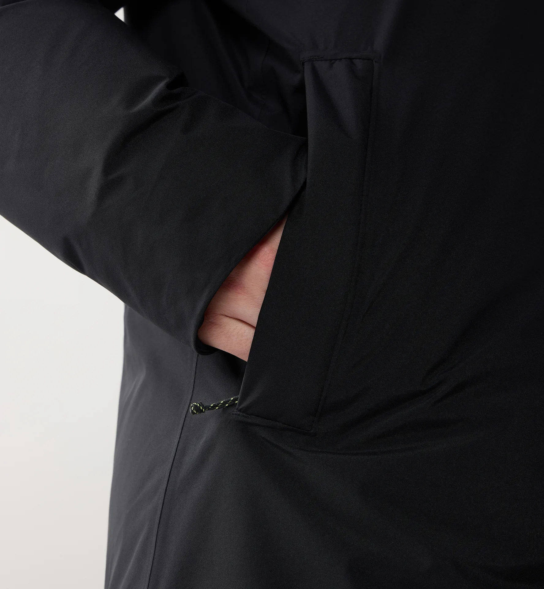 Vara Down GTX Parka Women True Black