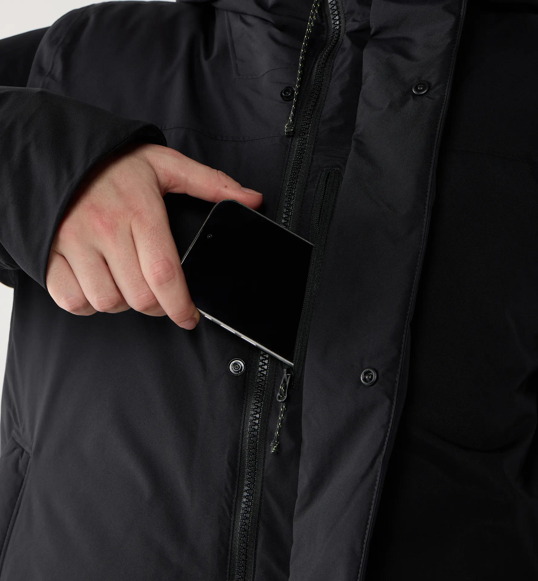 Vara Down GTX Parka Women True Black