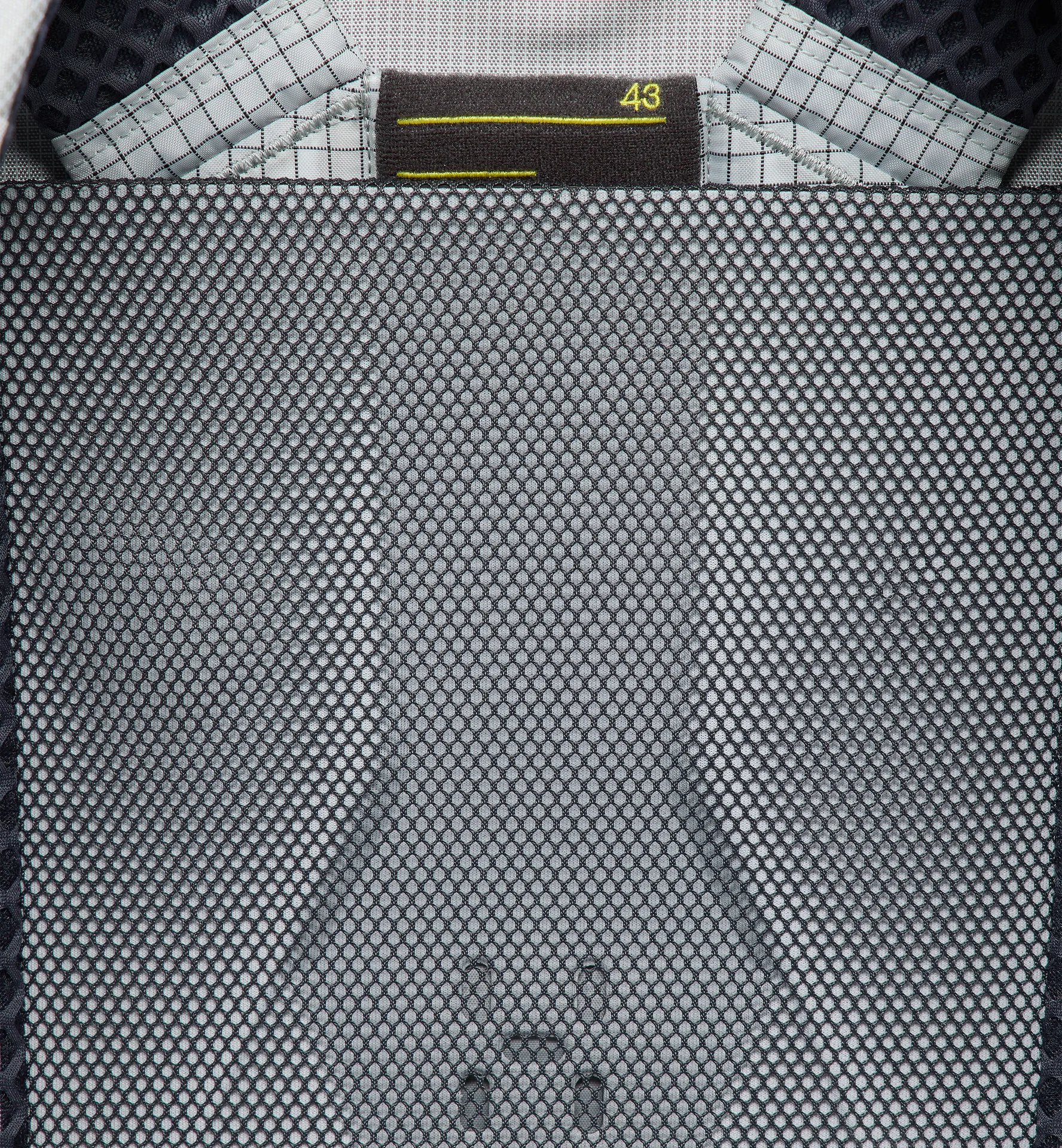 Magma 60L Stone Grey