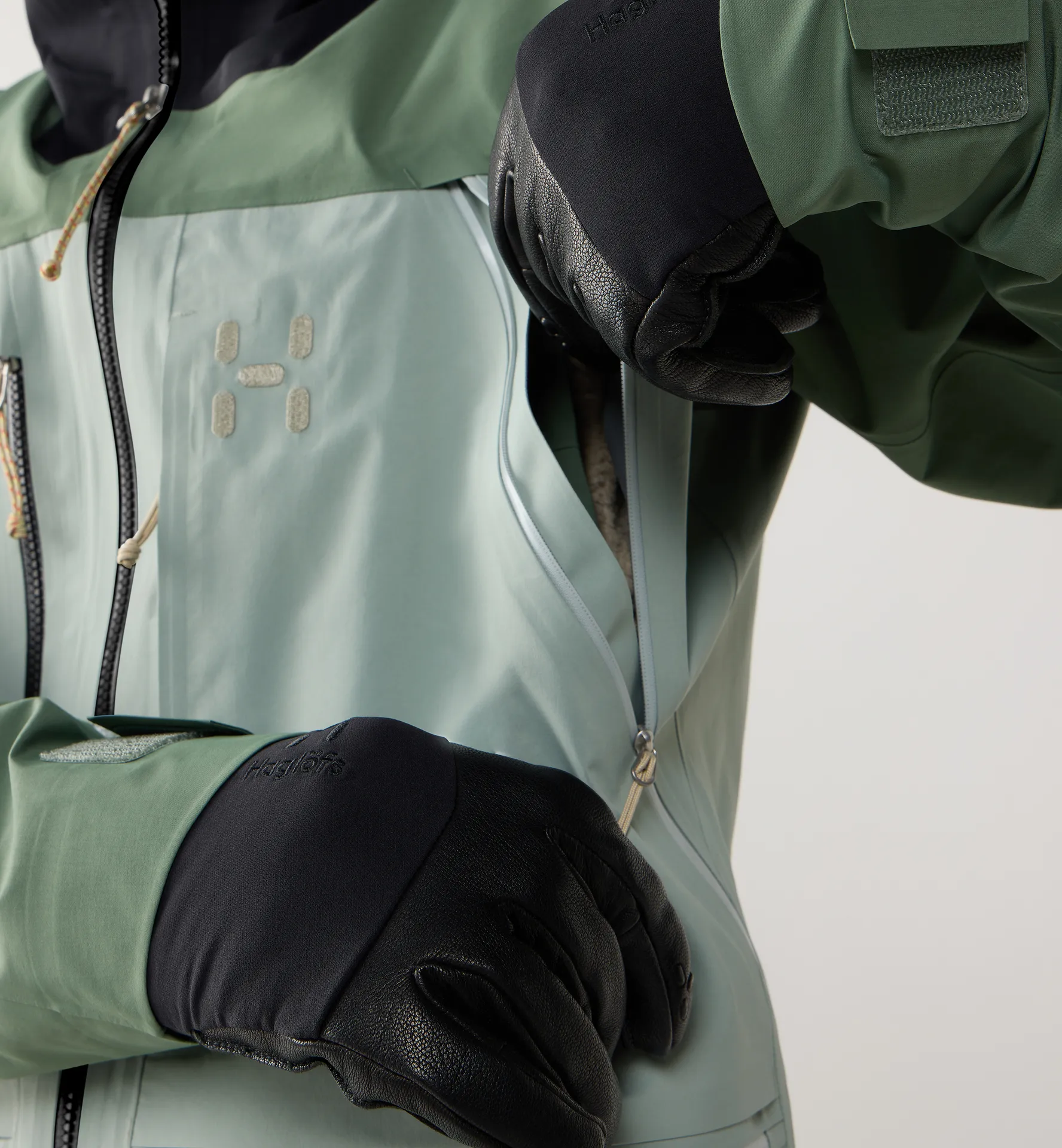 Vassi GTX Pro II Jacket Men True Black/Chlorophyll Green/Dew Green