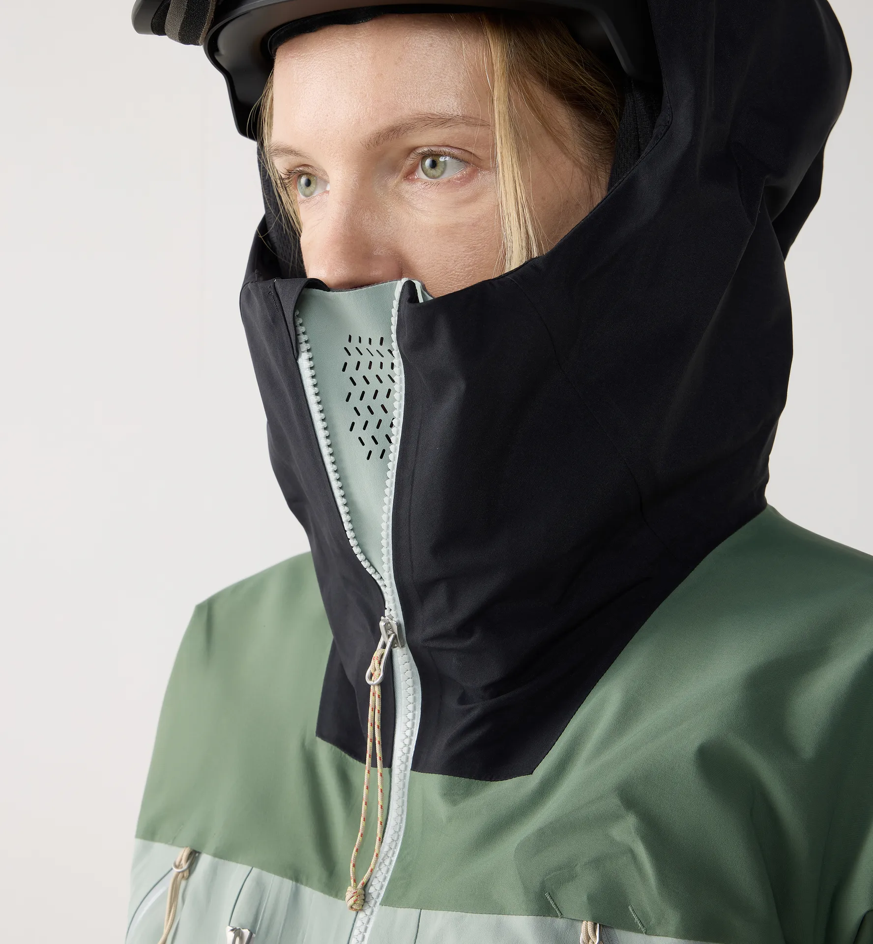Vassi GTX Pro II Jacket Women True Black/Chlorophyll Green/Dew Green