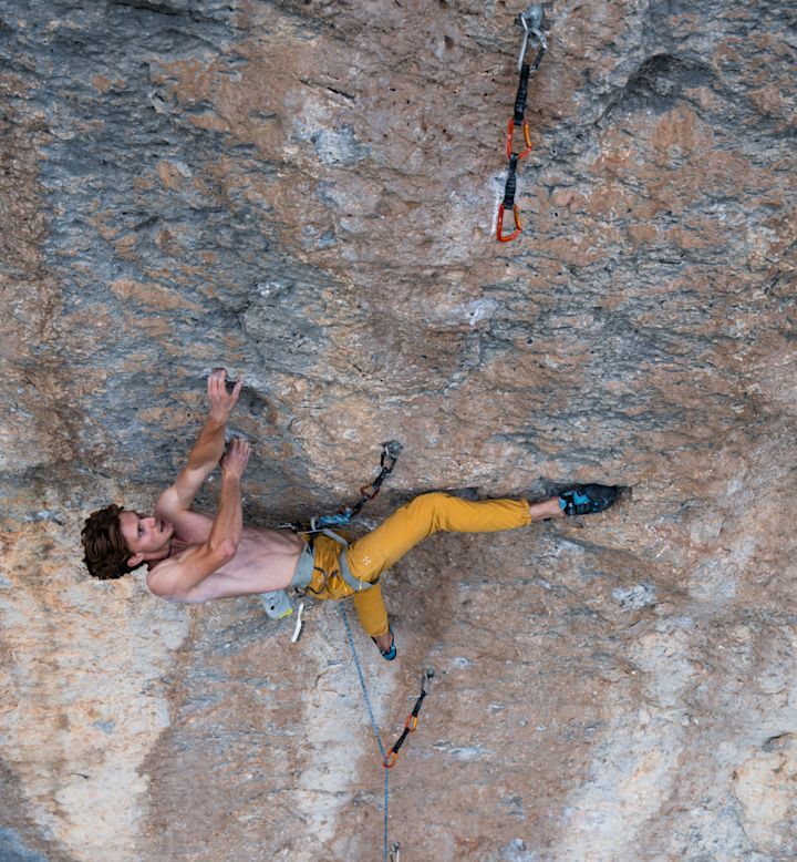 Becoming a mountain guide - Chapter 4 Overhang Climb