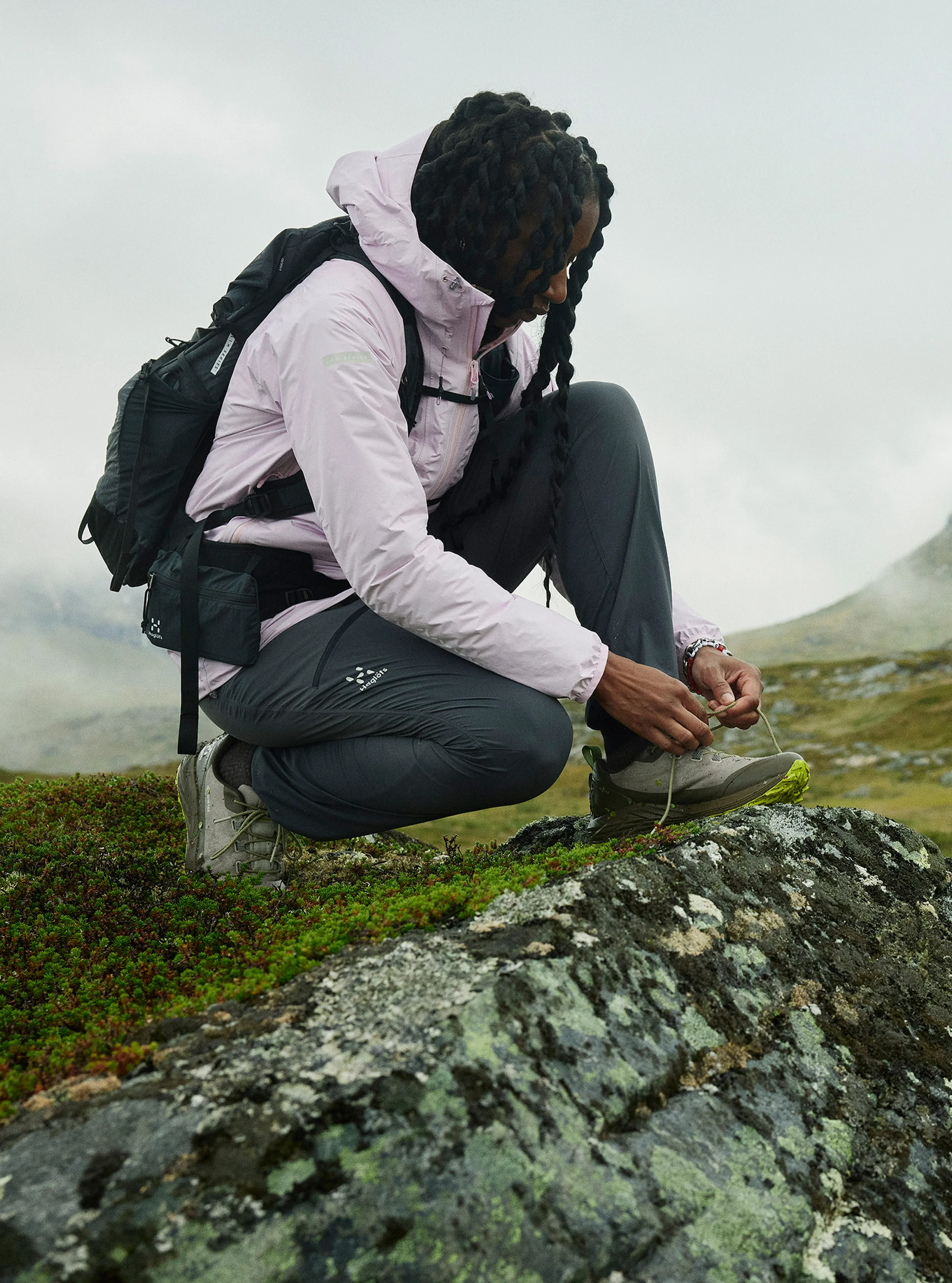 Haglöfs Shell Guide | How to stay dry in wet conditions Tying shoes