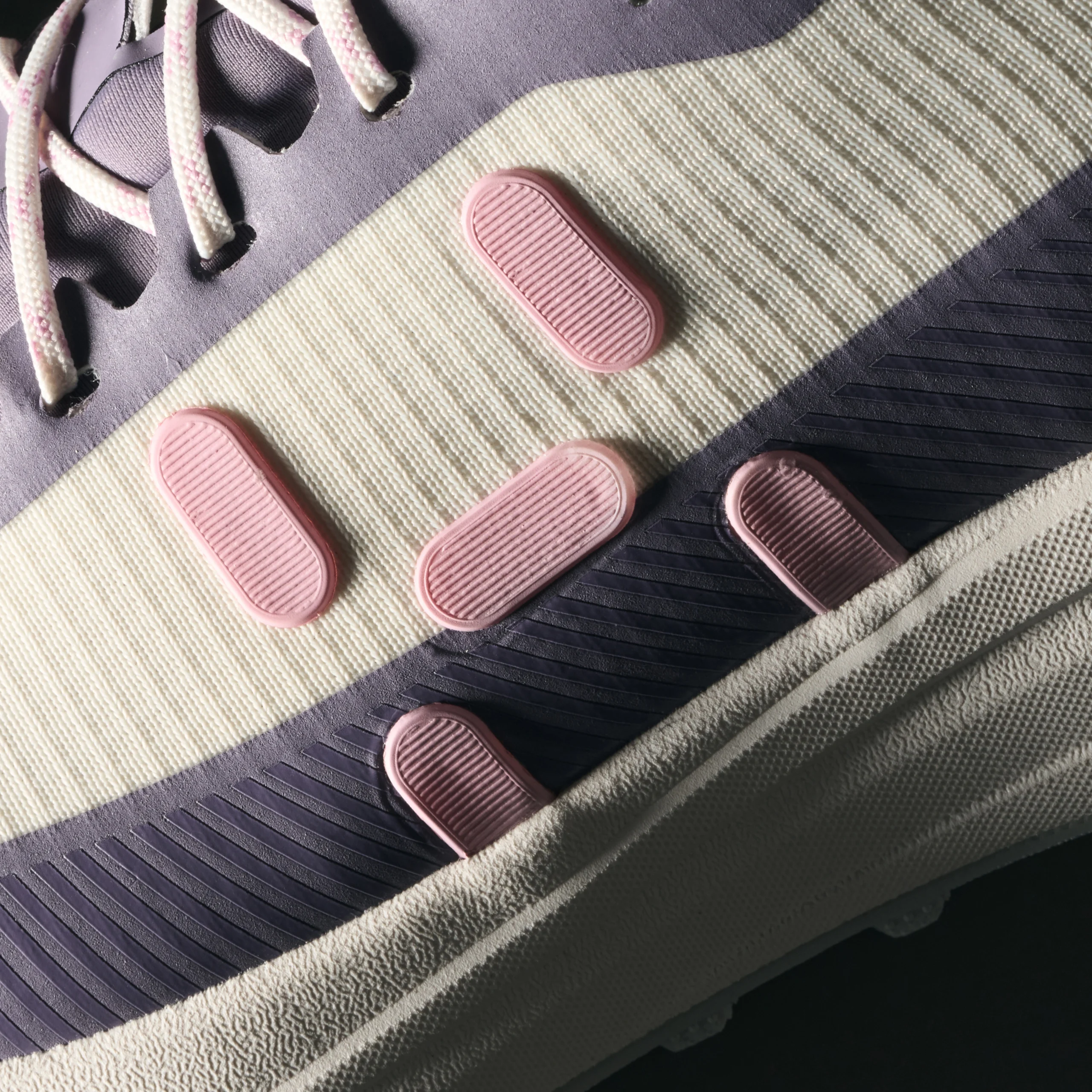 Haglöfs L.I.M Horizon Step into the new Horizon L.I.M Horizon GTX Low Purple and white