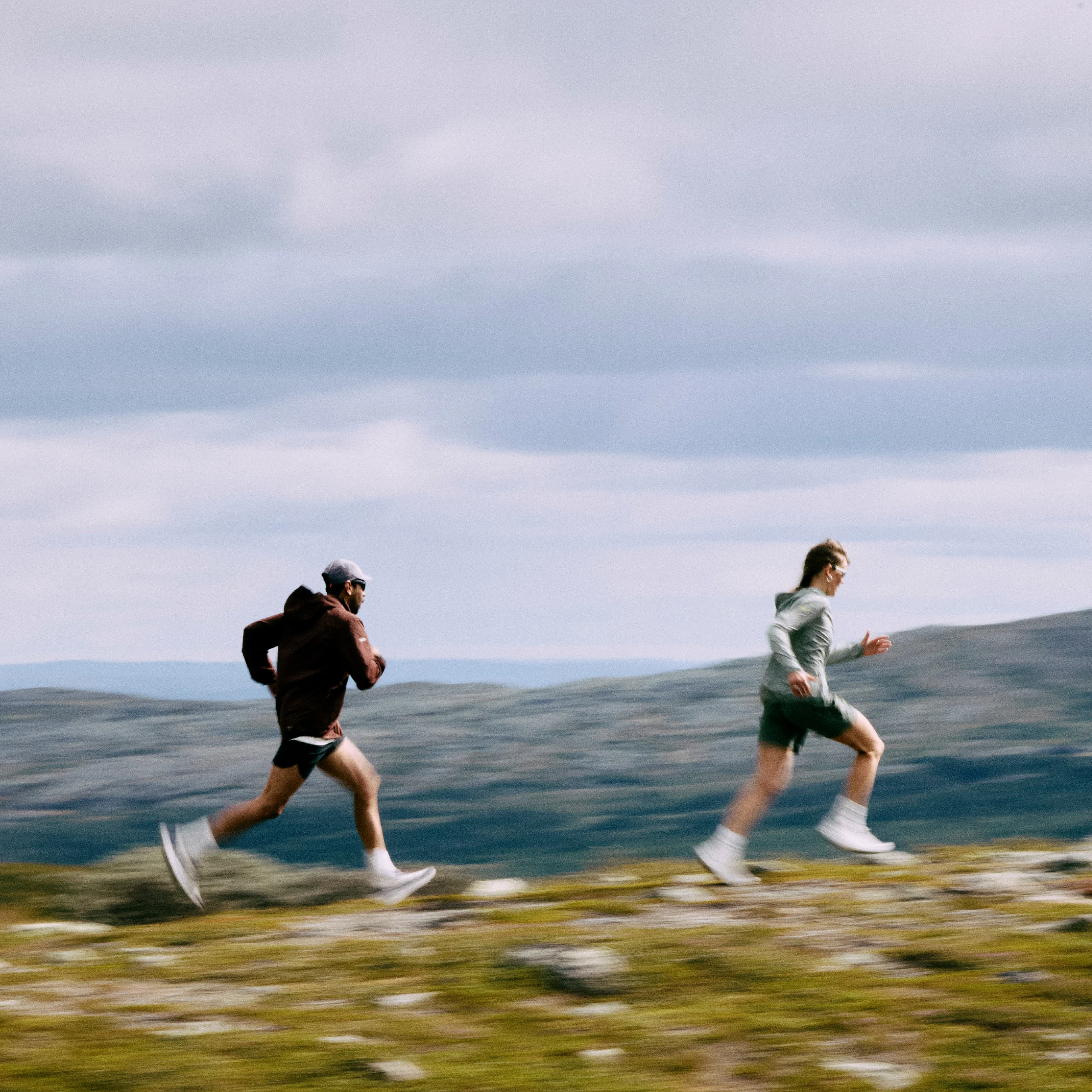 Haglöfs Outlet All Trail running in the mountains with high speed together
