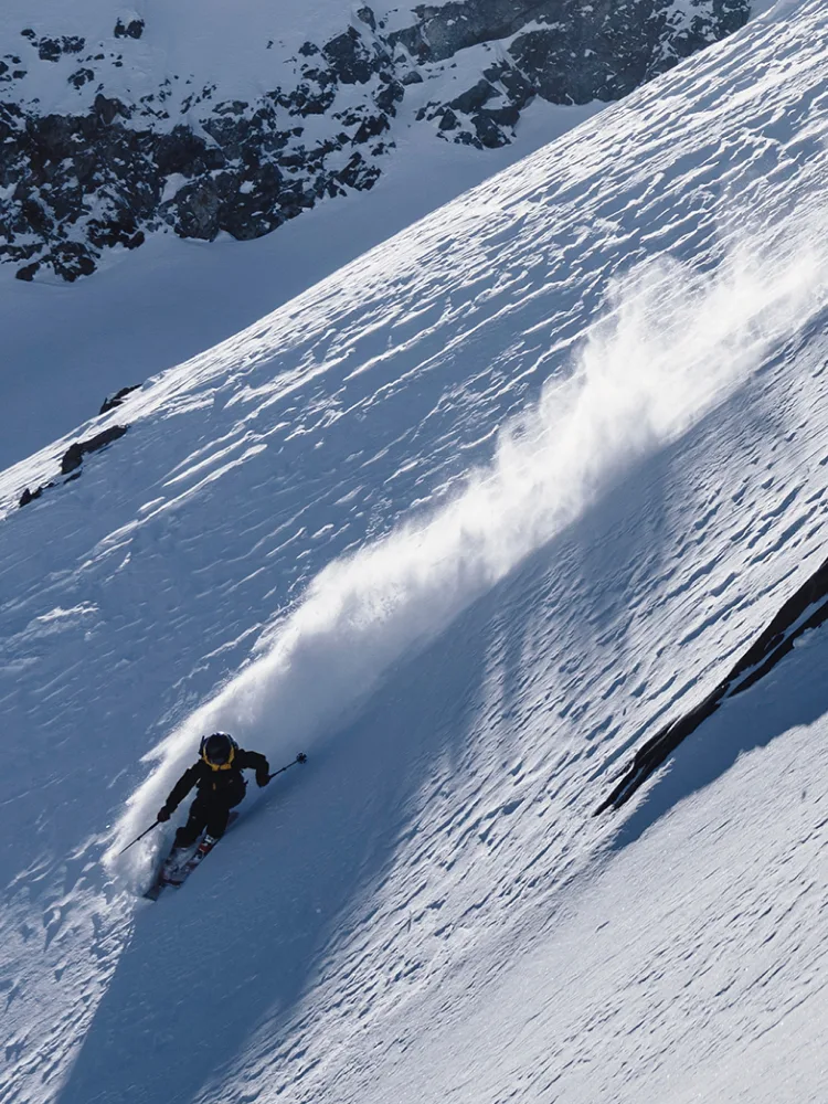 Tom-Hedvall skiing down the mountain