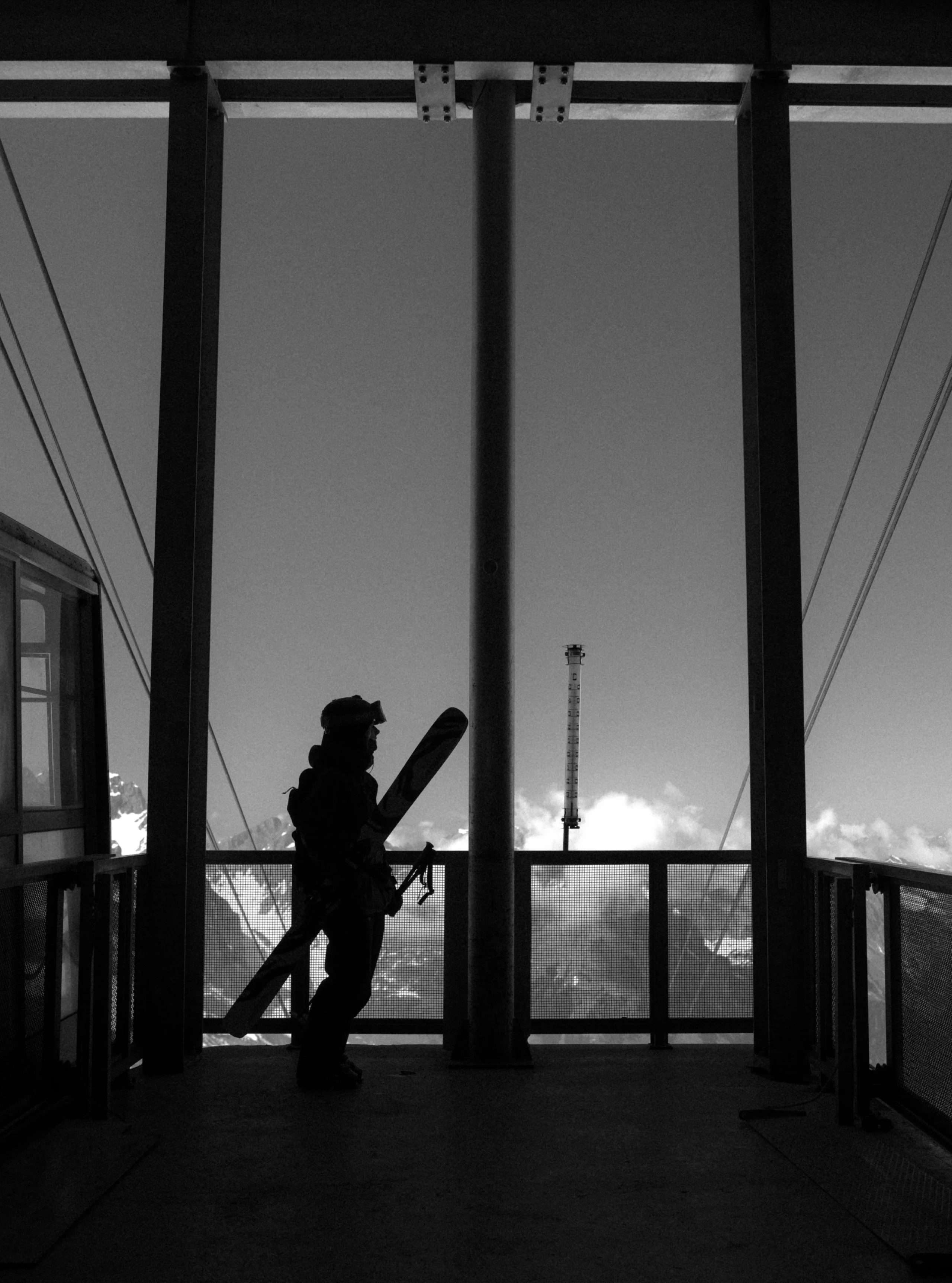 Haglöfs FW26 Ski-news Dark lift