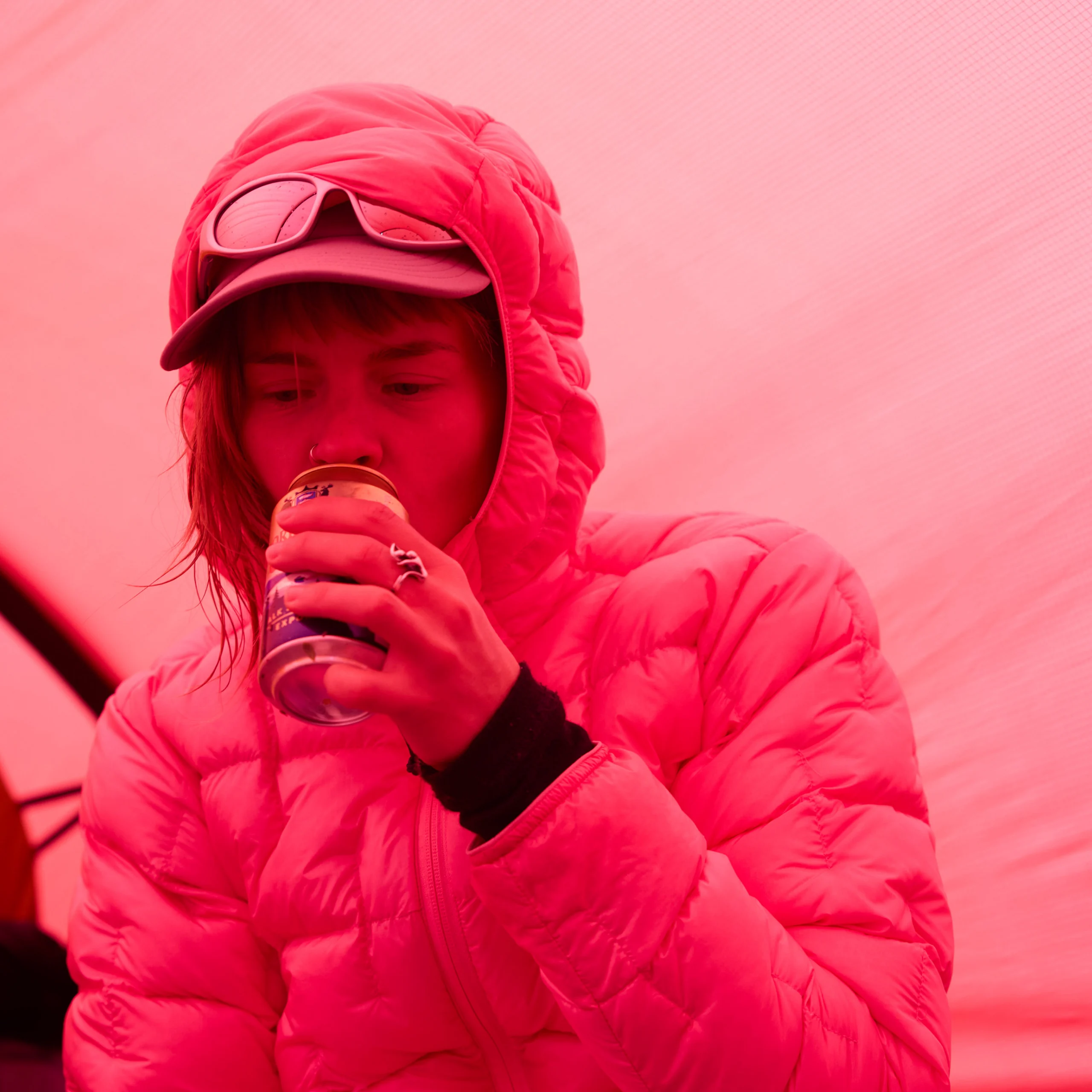 Haglöfs Color story Early rise Lantana pink Girl in tent