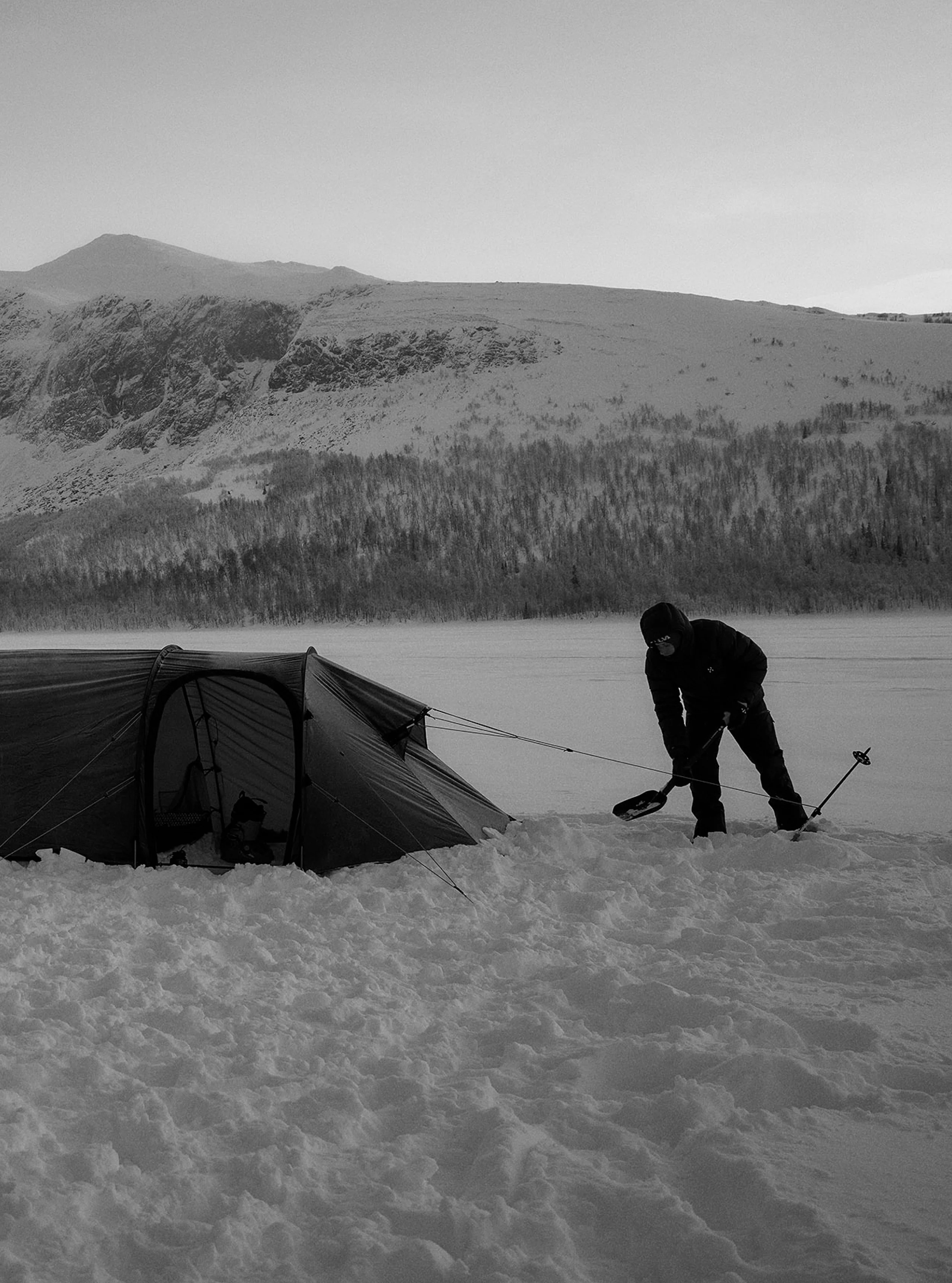 Haglöfs Deserving better care Setting up a tent in the snow