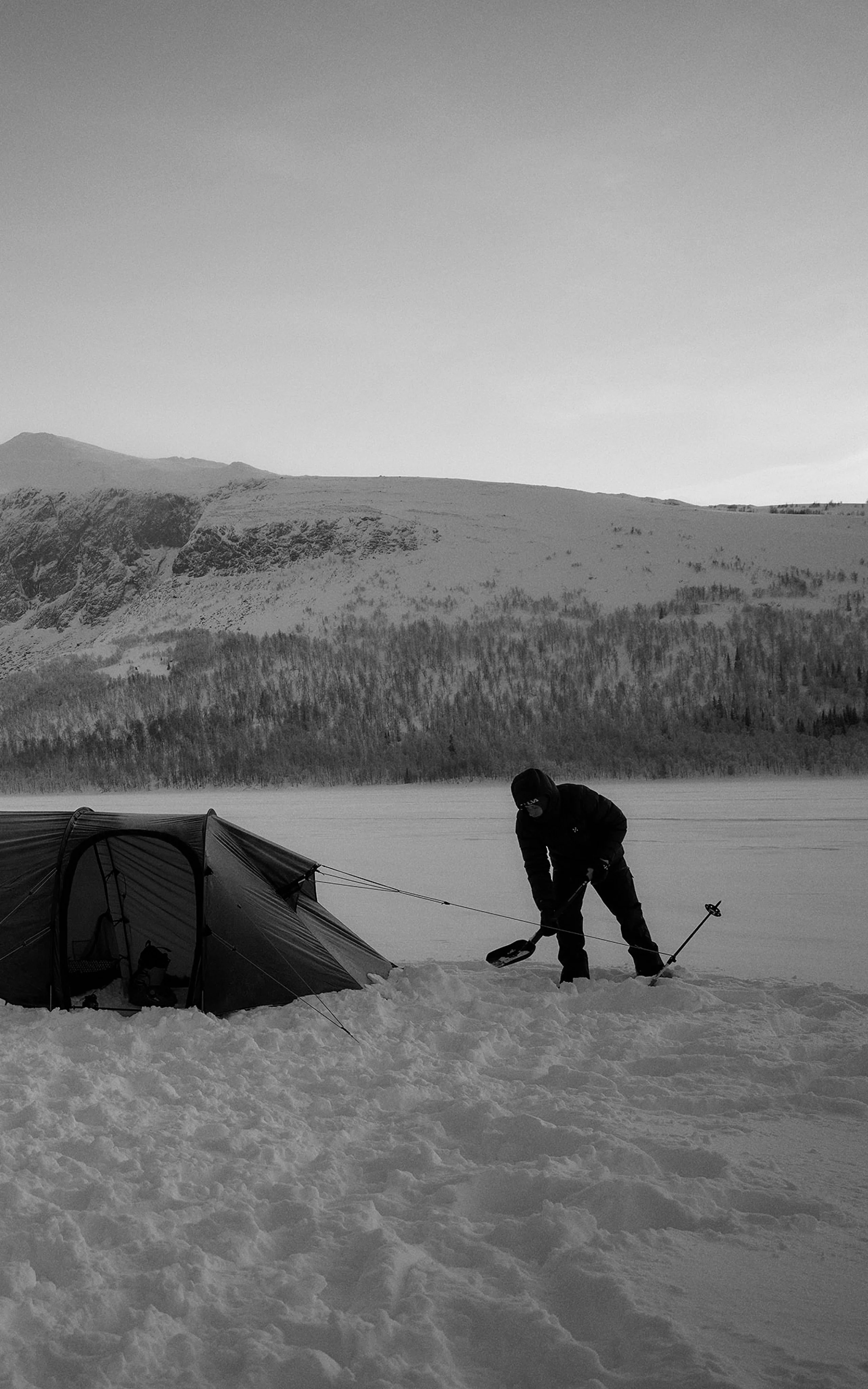Haglöfs Deserving better care Setting up a tent in the snow