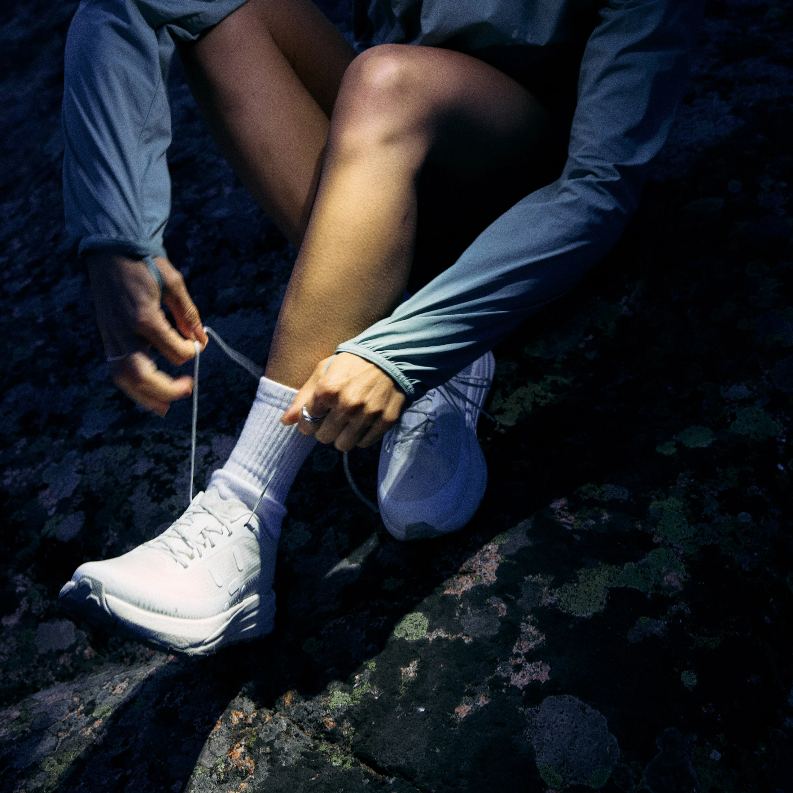 Haglöfs Color story Early rise Stone grey tying shoes