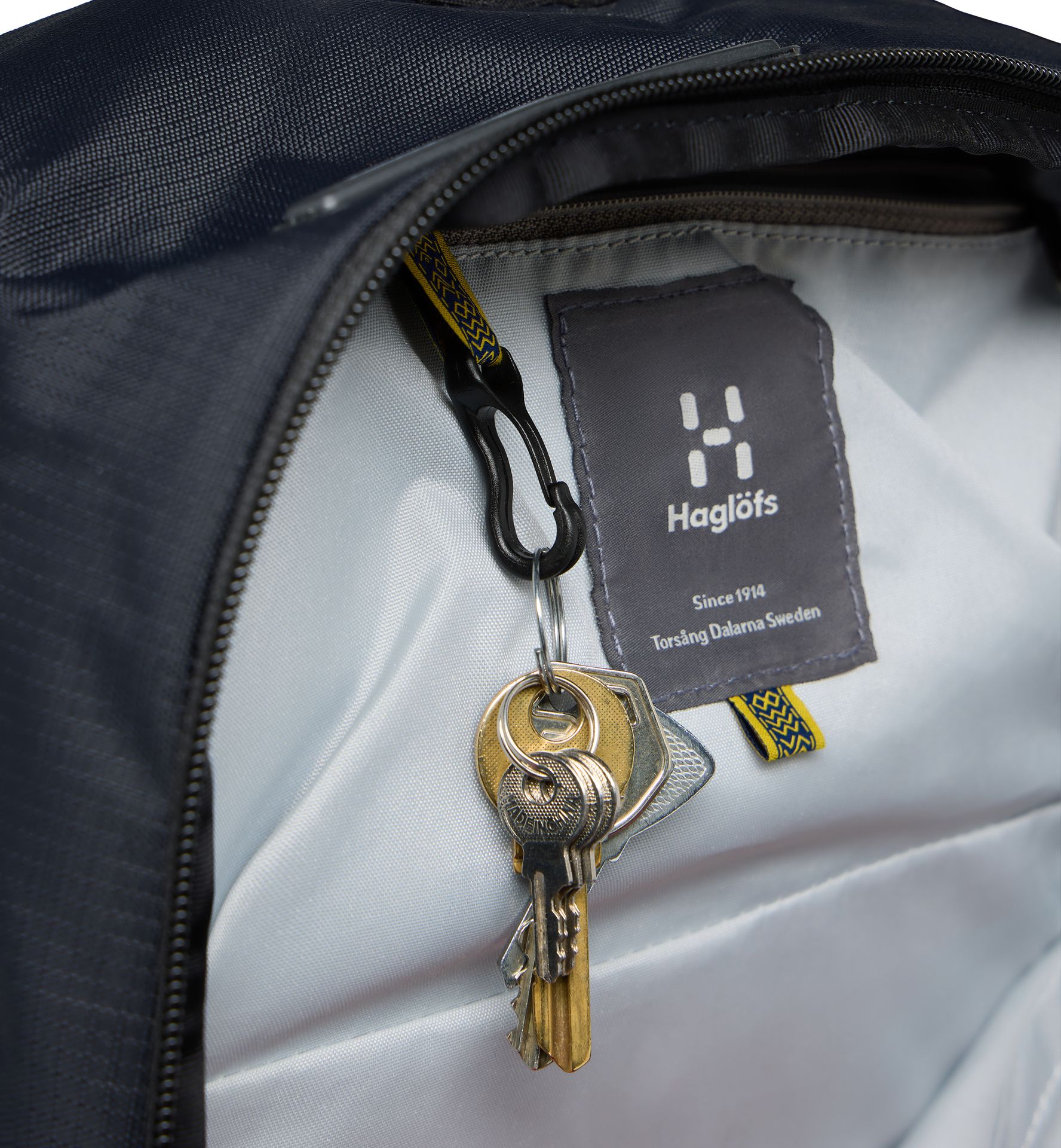 Latnja 18 True Black