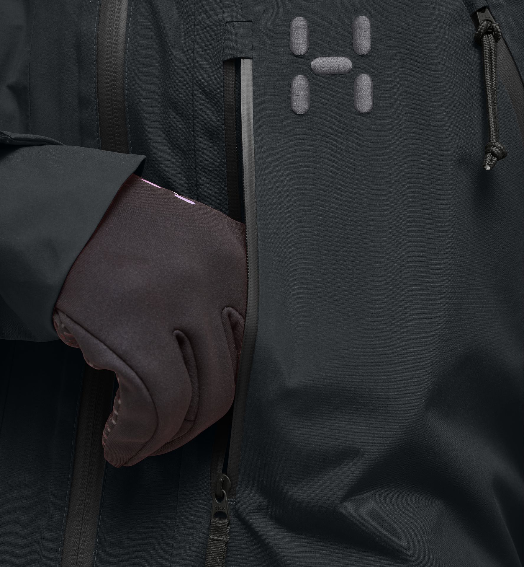 Latnja GTX Insulated Jacket Men True Black