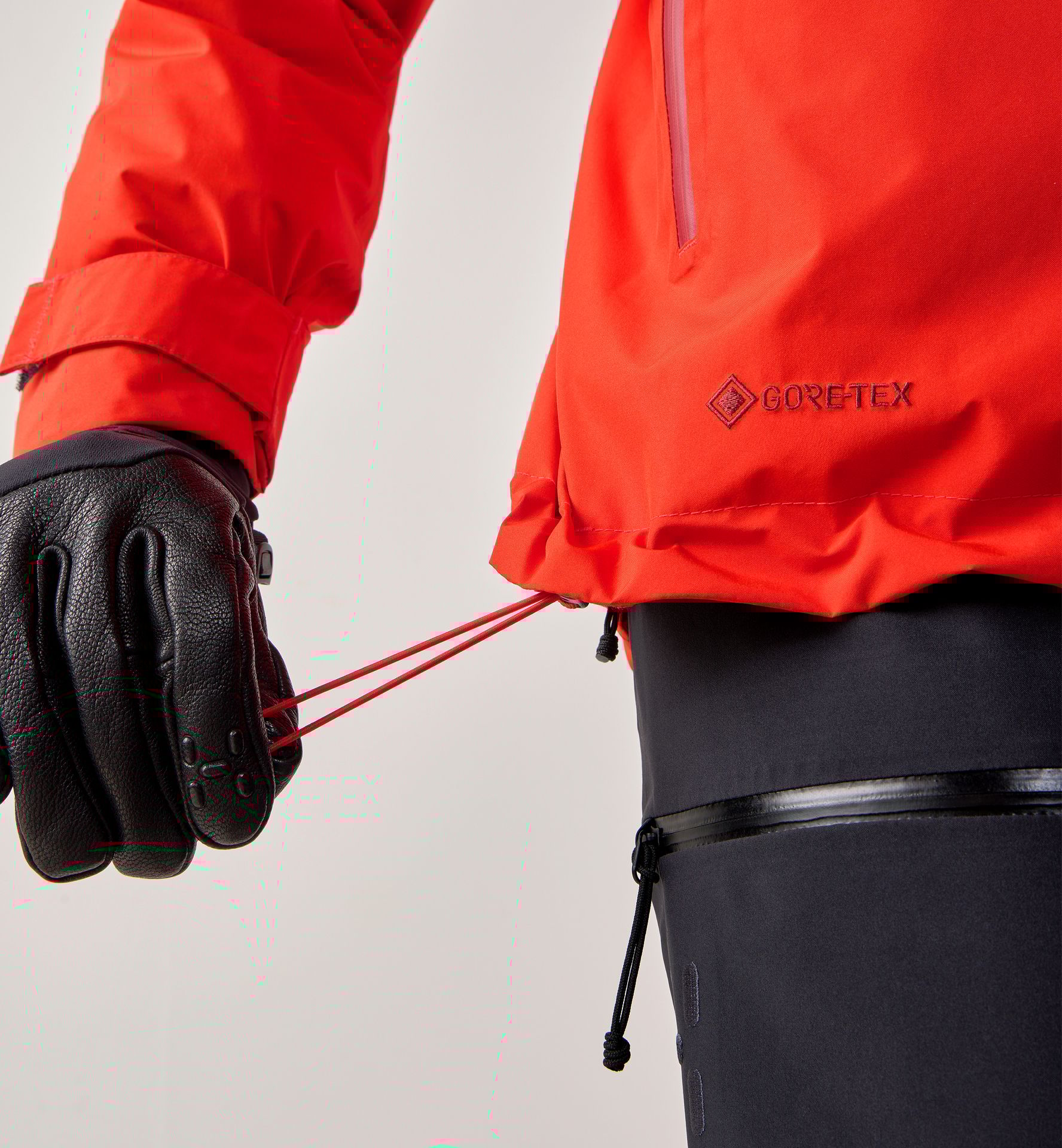 Latnja GTX Insulated Jacket Women Tech Red