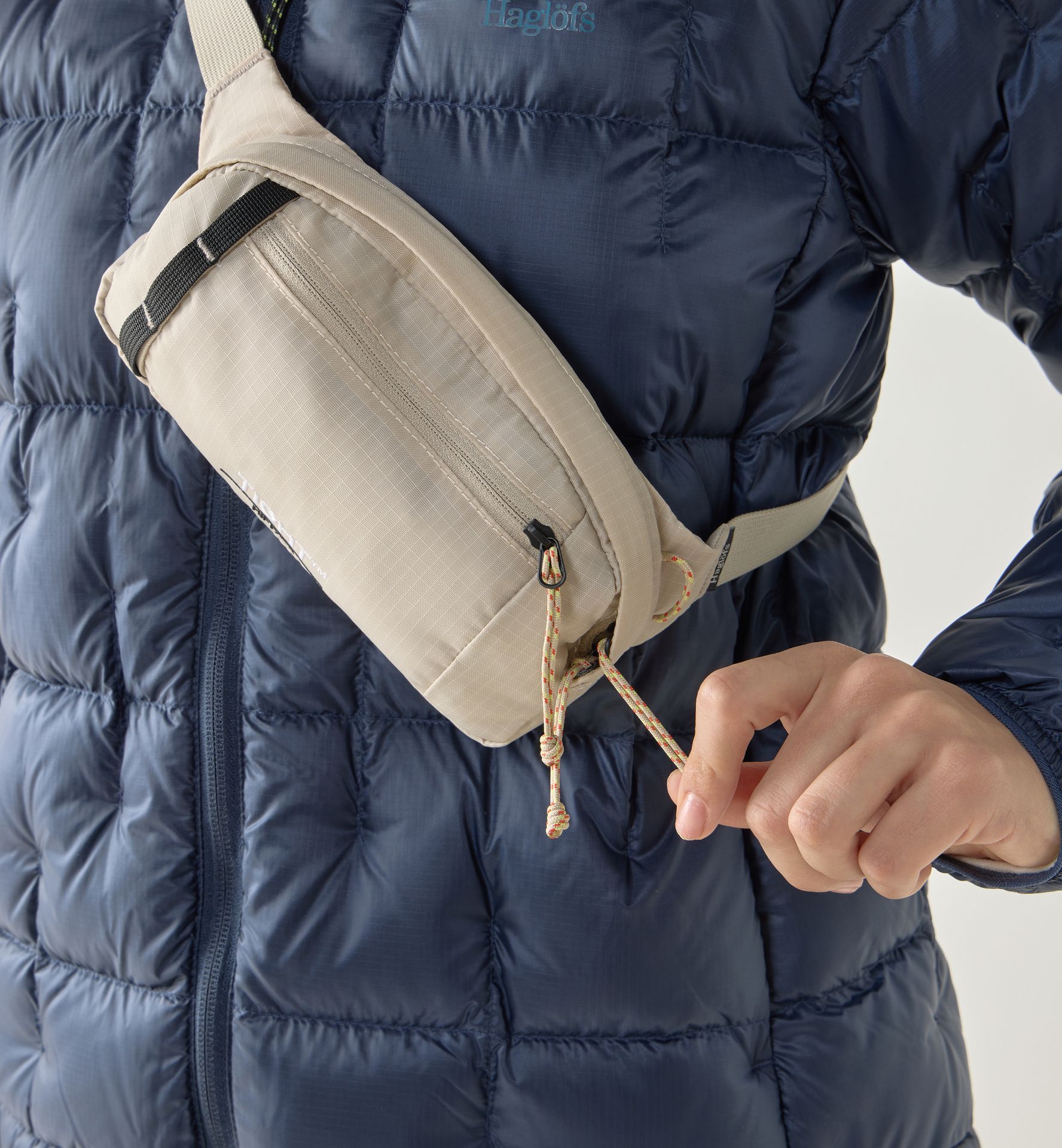 Tight hip pack 1 Chalk Beige/True Black