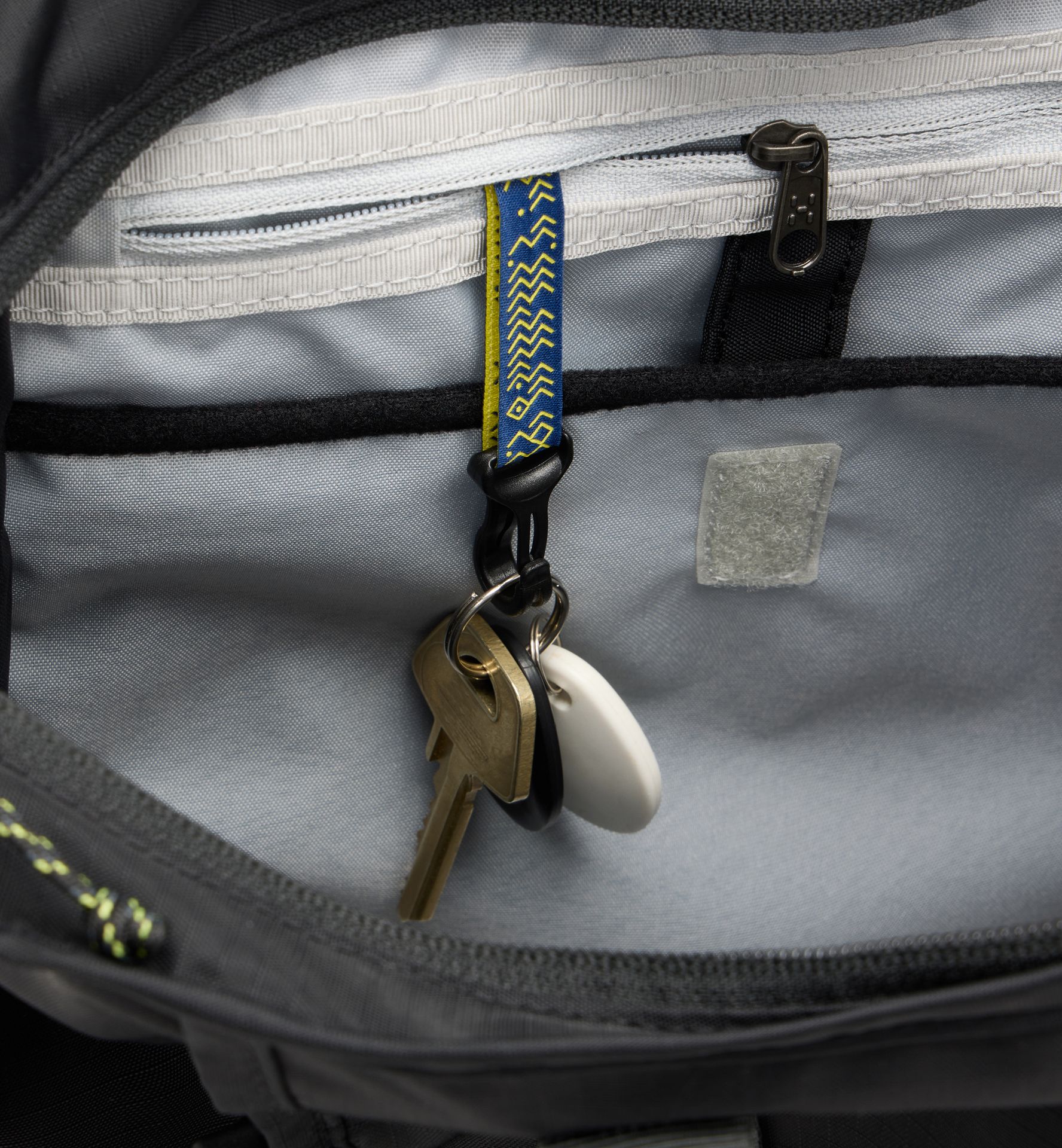 Tight Tote 25 True Black/Magnetite