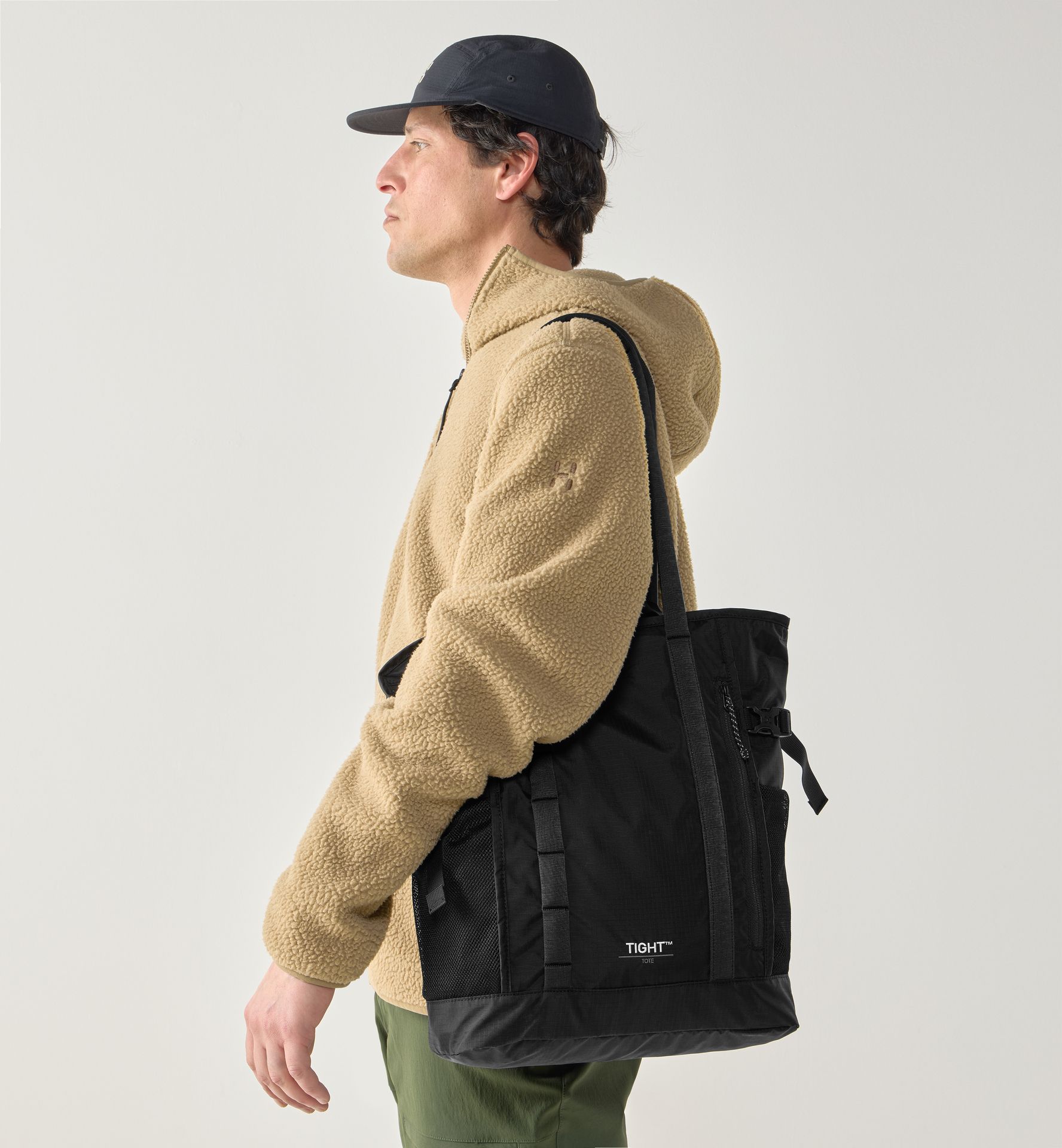 Tight Tote 25 True Black/Magnetite