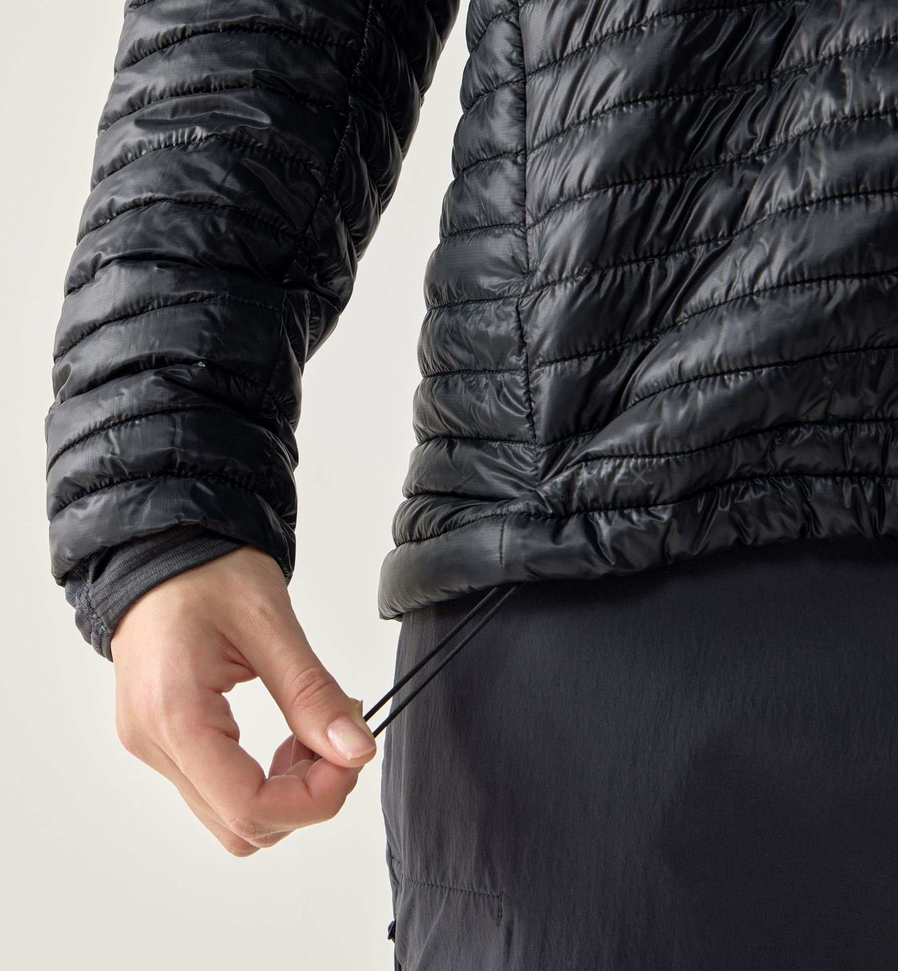 L.I.M Mimic II Hood Women True Black